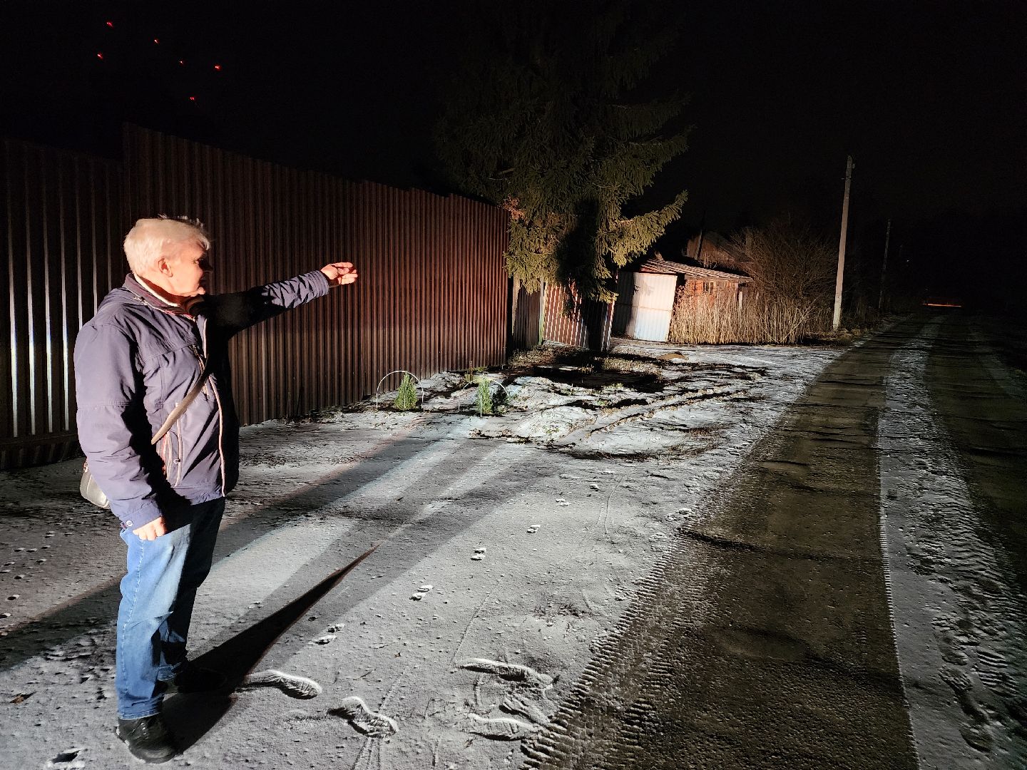 Чехов, выездная администрация, встречи с жителями, обращения граждан, деревня Дубинино, подъездная дорога, улицы Нижняя и Заречная, освещение, уличные фонари, благоустройство, содержание дорог,