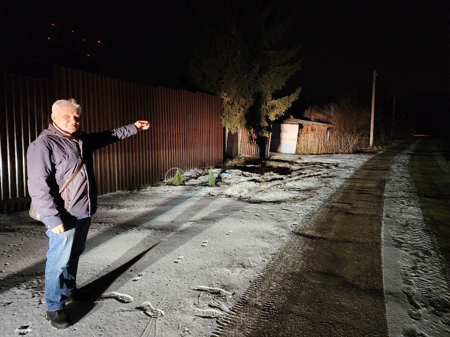 Чехов, выездная администрация, встречи с жителями, обращения граждан, деревня Дубинино, подъездная дорога, улицы Нижняя и Заречная, освещение, уличные фонари, благоустройство, содержание дорог,