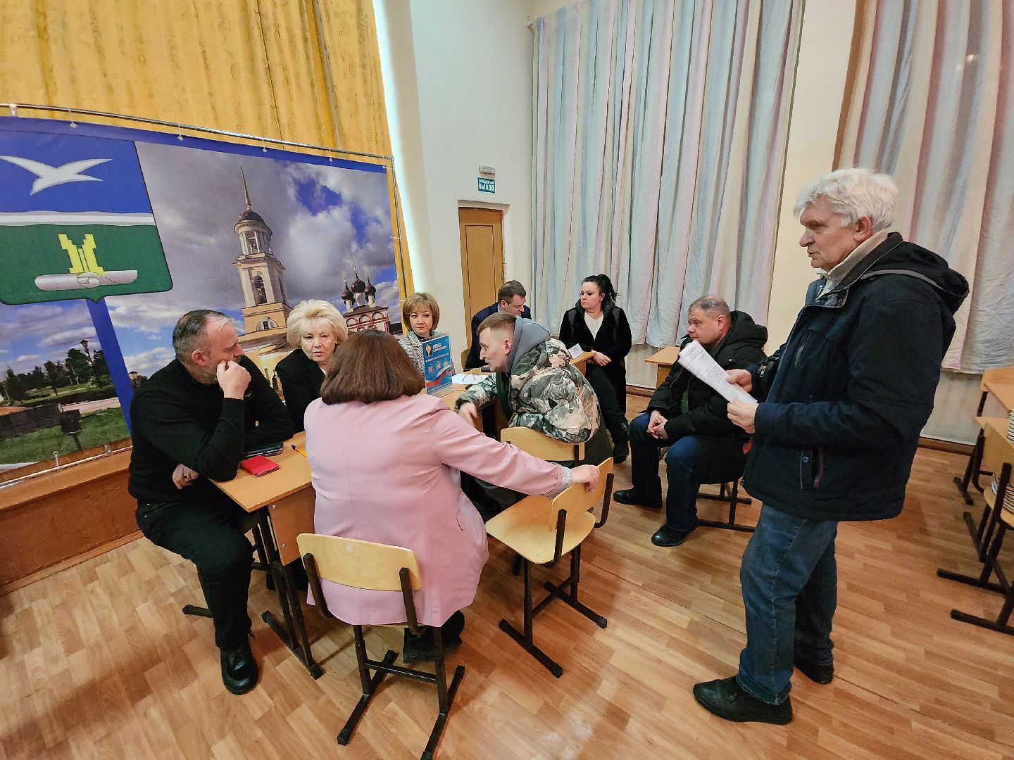 Чехов, выездная администрация, встречи с жителями, обращения граждан, деревня Дубинино, подъездная дорога, улицы Нижняя и Заречная, освещение, уличные фонари, благоустройство, содержание дорог,