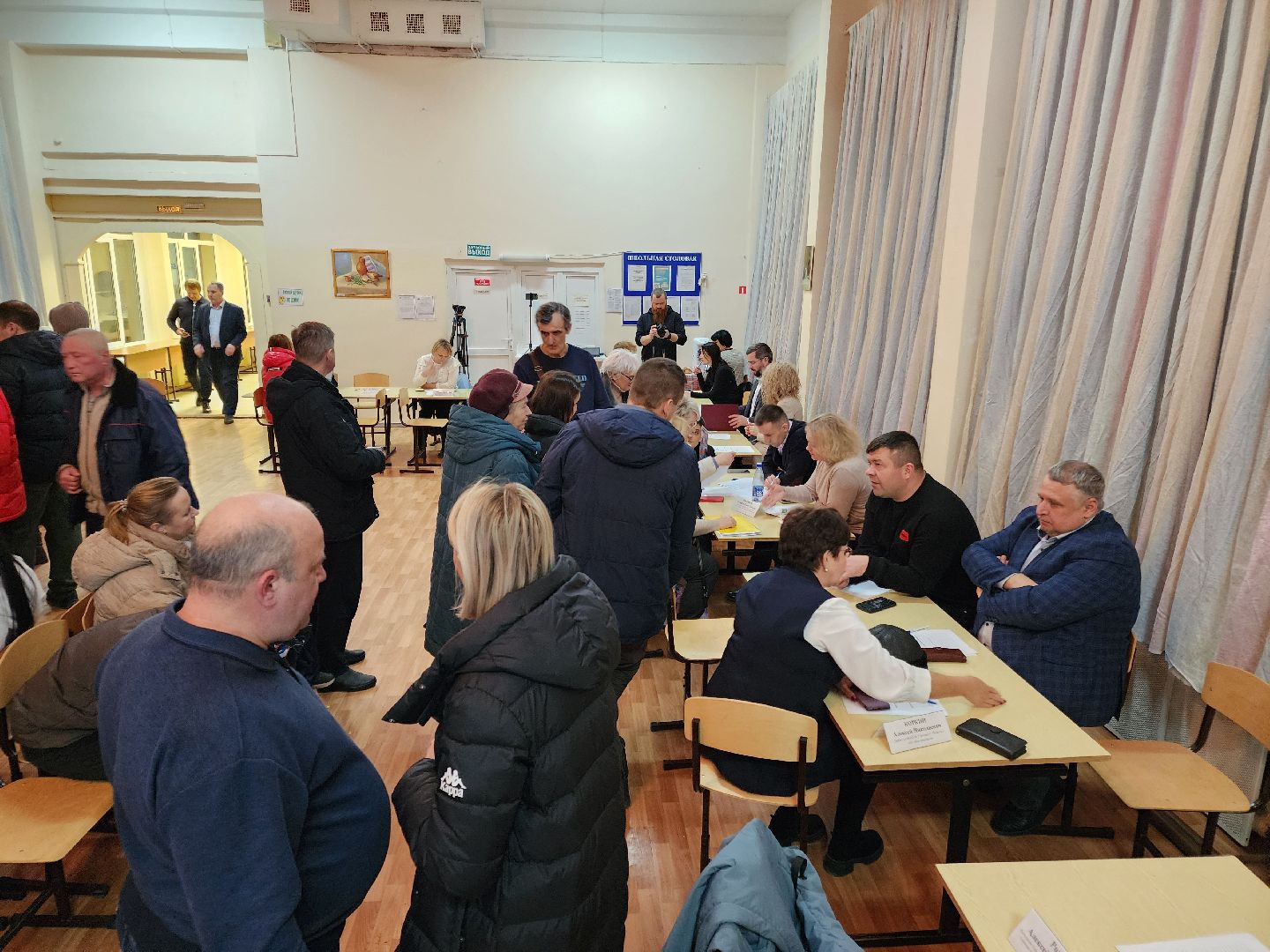 Чехов, выездная администрация, встречи с жителями, обращения граждан, деревня Дубинино, подъездная дорога, улицы Нижняя и Заречная, освещение, уличные фонари, благоустройство, содержание дорог,