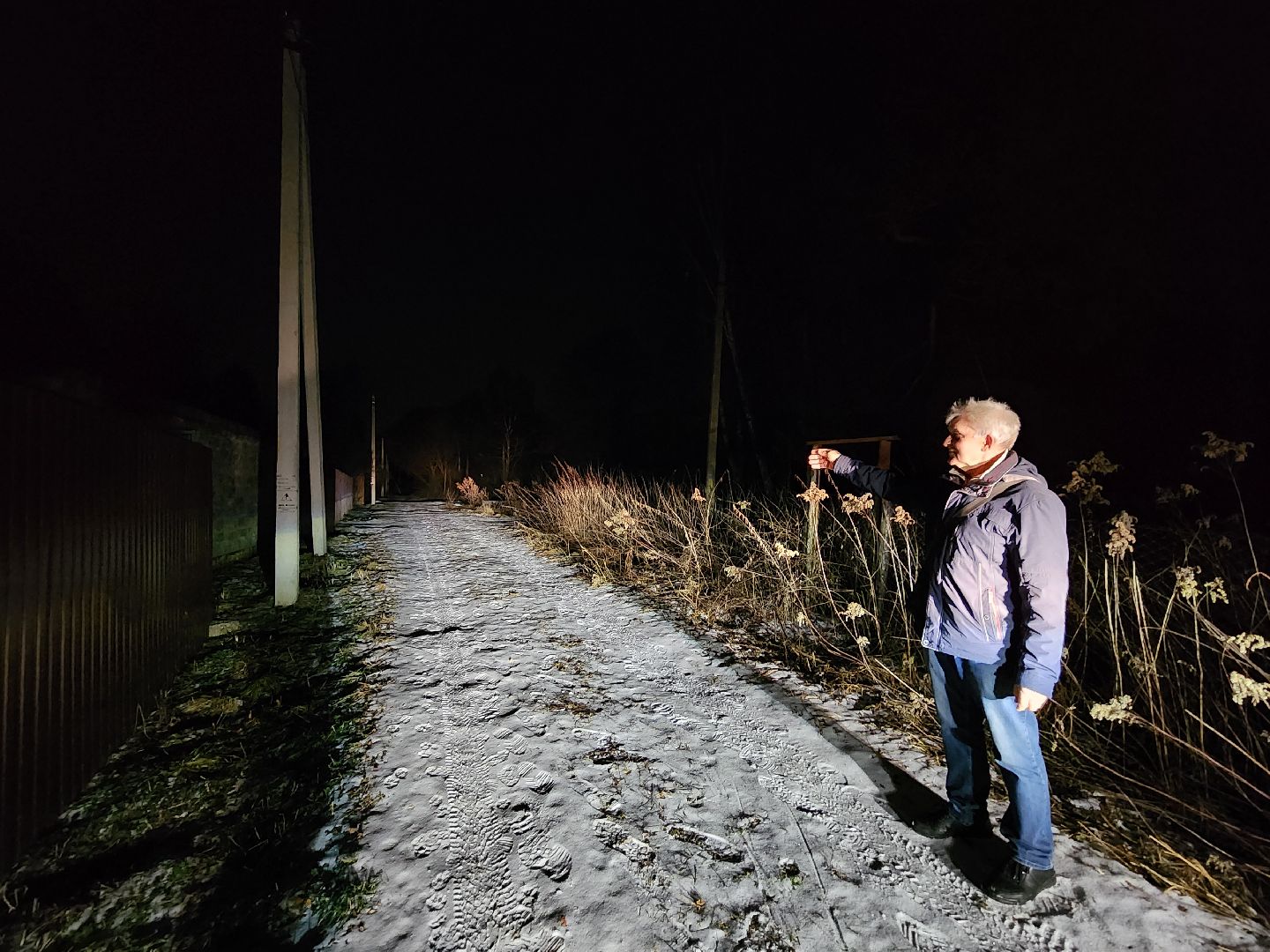 Чехов, выездная администрация, встречи с жителями, обращения граждан, деревня Дубинино, подъездная дорога, улицы Нижняя и Заречная, освещение, уличные фонари, благоустройство, содержание дорог,