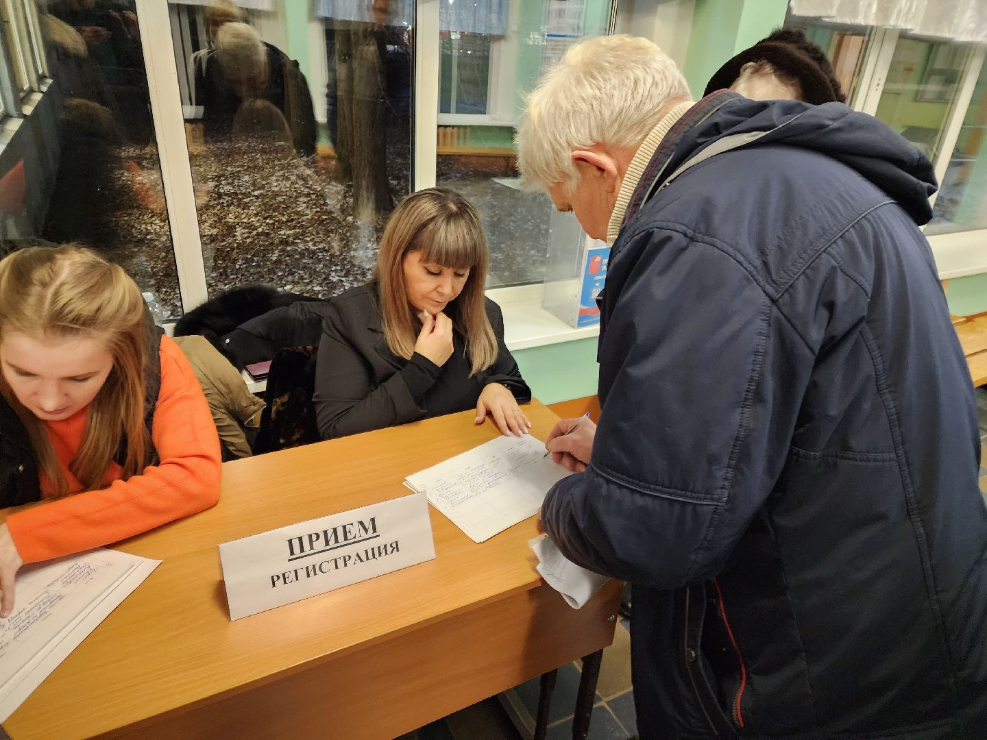 Чехов, выездная администрация, встречи с жителями, обращения граждан, деревня Дубинино, подъездная дорога, улицы Нижняя и Заречная, освещение, уличные фонари, благоустройство, содержание дорог,