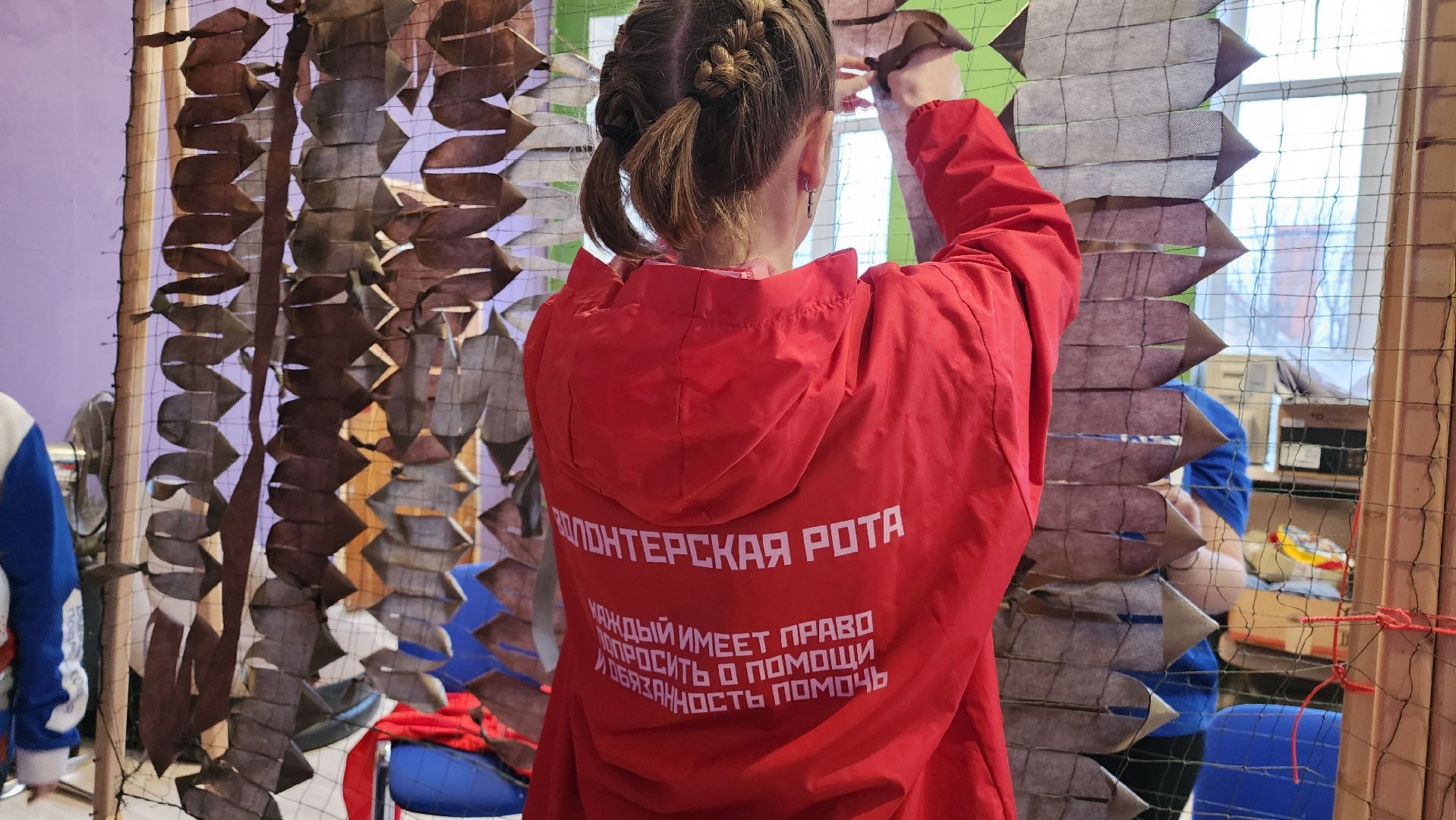 вертикалки, Волонтерская рота Боевого Братства, Плетение масксетей, Плетение тактических браслетов, Изготовление окопных свечей, волонтеры подмосковья,