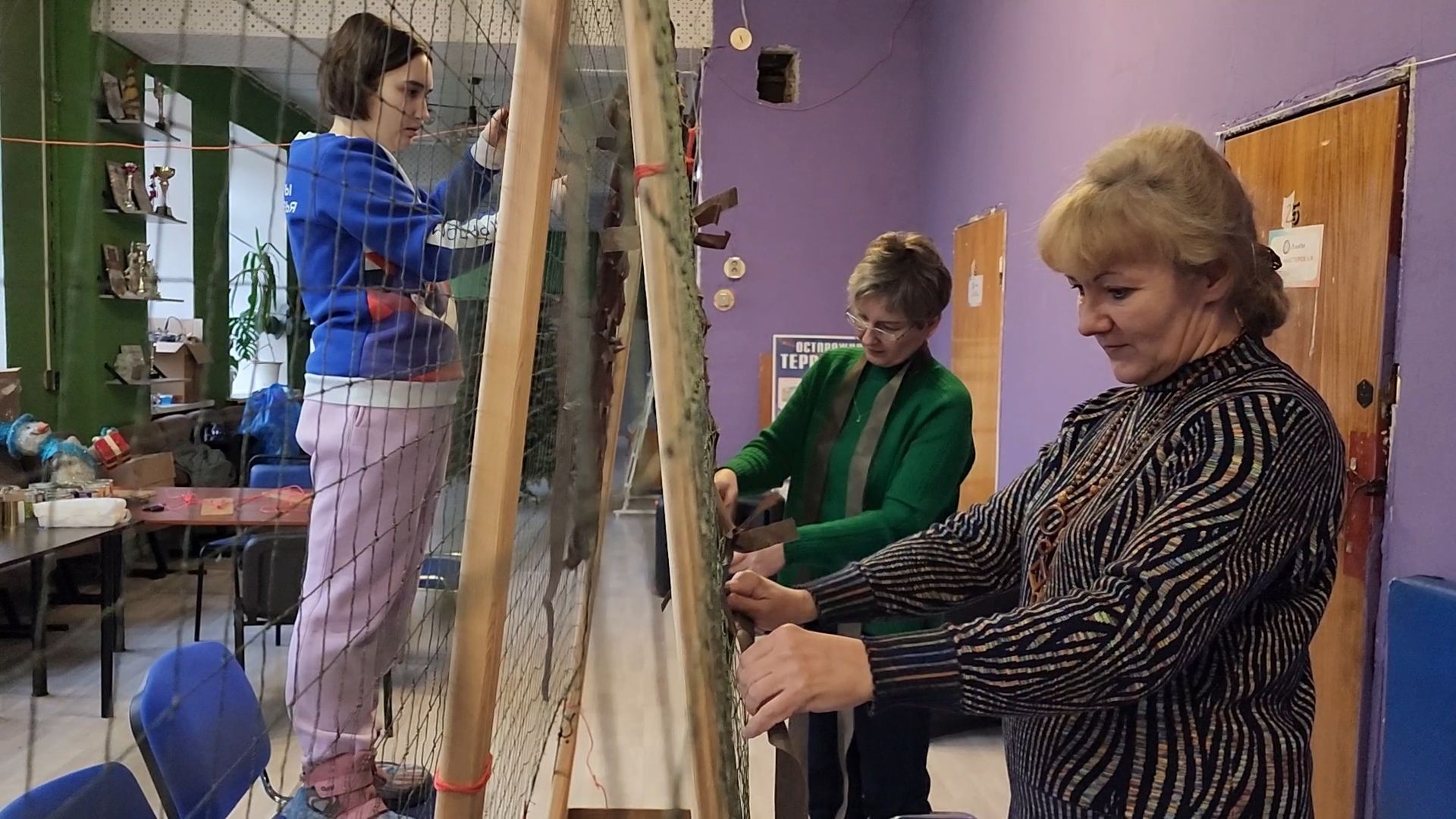 вертикалки, Волонтерская рота Боевого Братства, Плетение масксетей, Плетение тактических браслетов, Изготовление окопных свечей, волонтеры подмосковья,