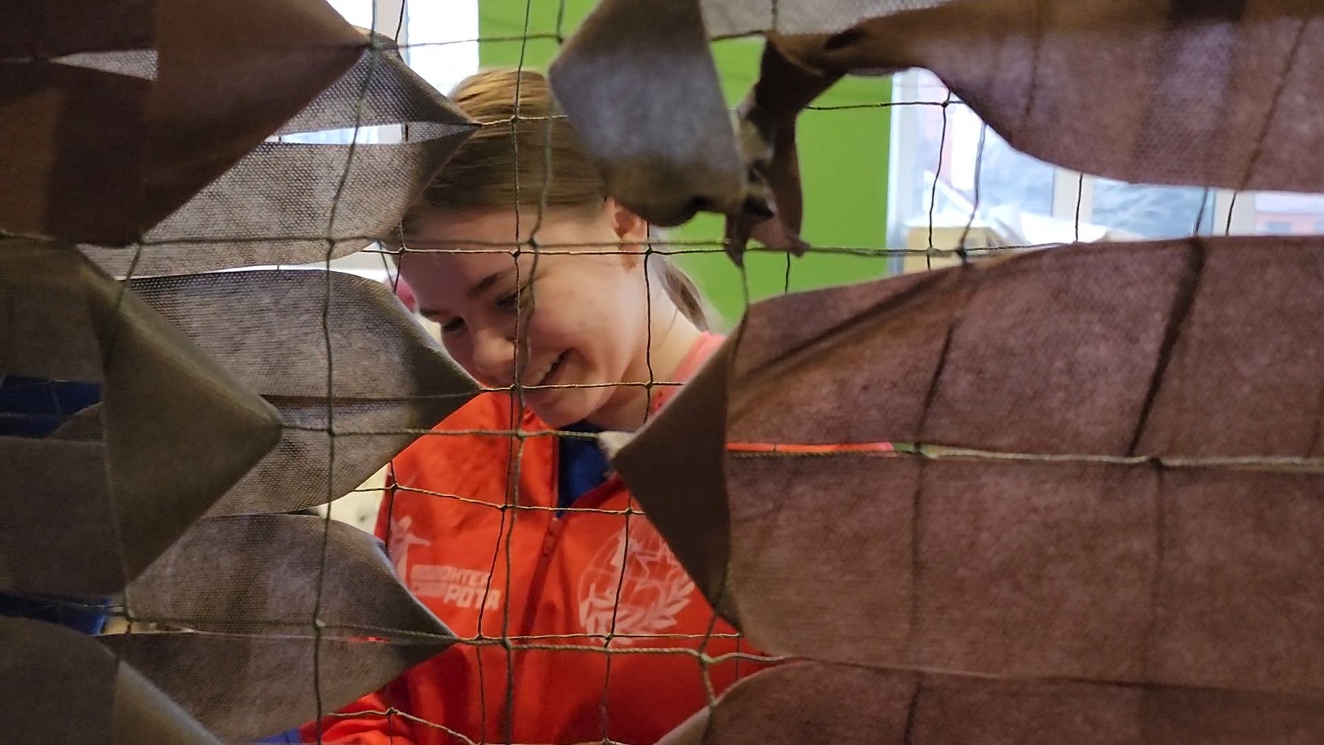 вертикалки, Волонтерская рота Боевого Братства, Плетение масксетей, Плетение тактических браслетов, Изготовление окопных свечей, волонтеры подмосковья,