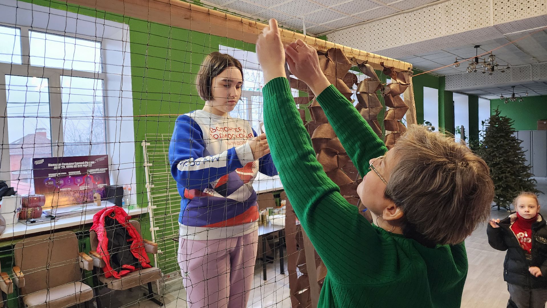 вертикалки, Волонтерская рота Боевого Братства, Плетение масксетей, Плетение тактических браслетов, Изготовление окопных свечей, волонтеры подмосковья,