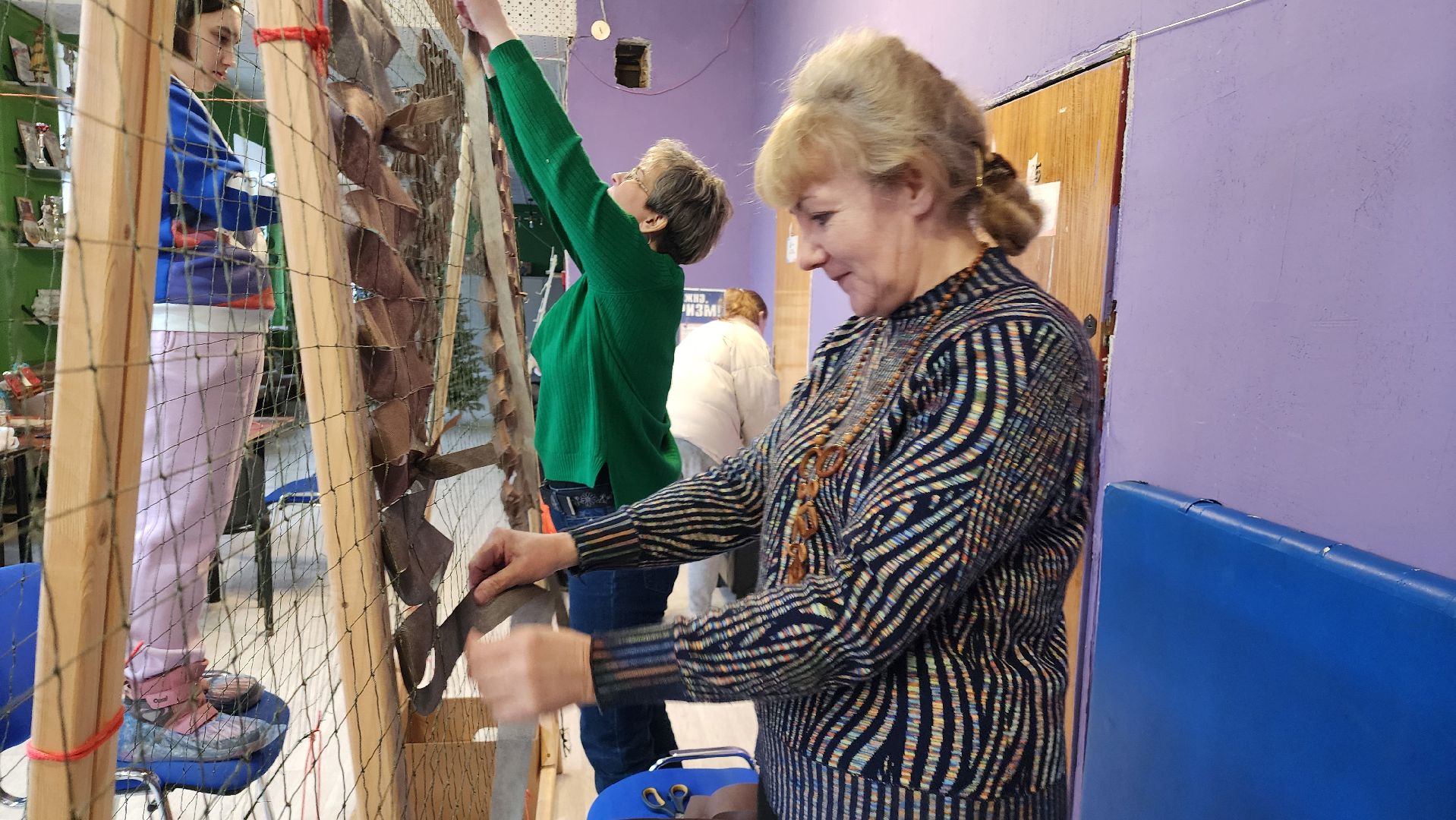 вертикалки, Волонтерская рота Боевого Братства, Плетение масксетей, Плетение тактических браслетов, Изготовление окопных свечей, волонтеры подмосковья,