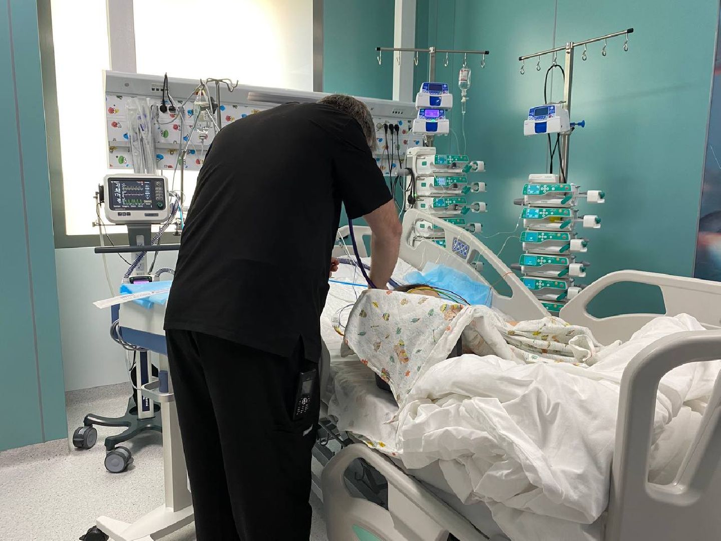 вертикалки, реанимация, клиническийцентрименирошаля, реаниматолог, детскаяреанимация,