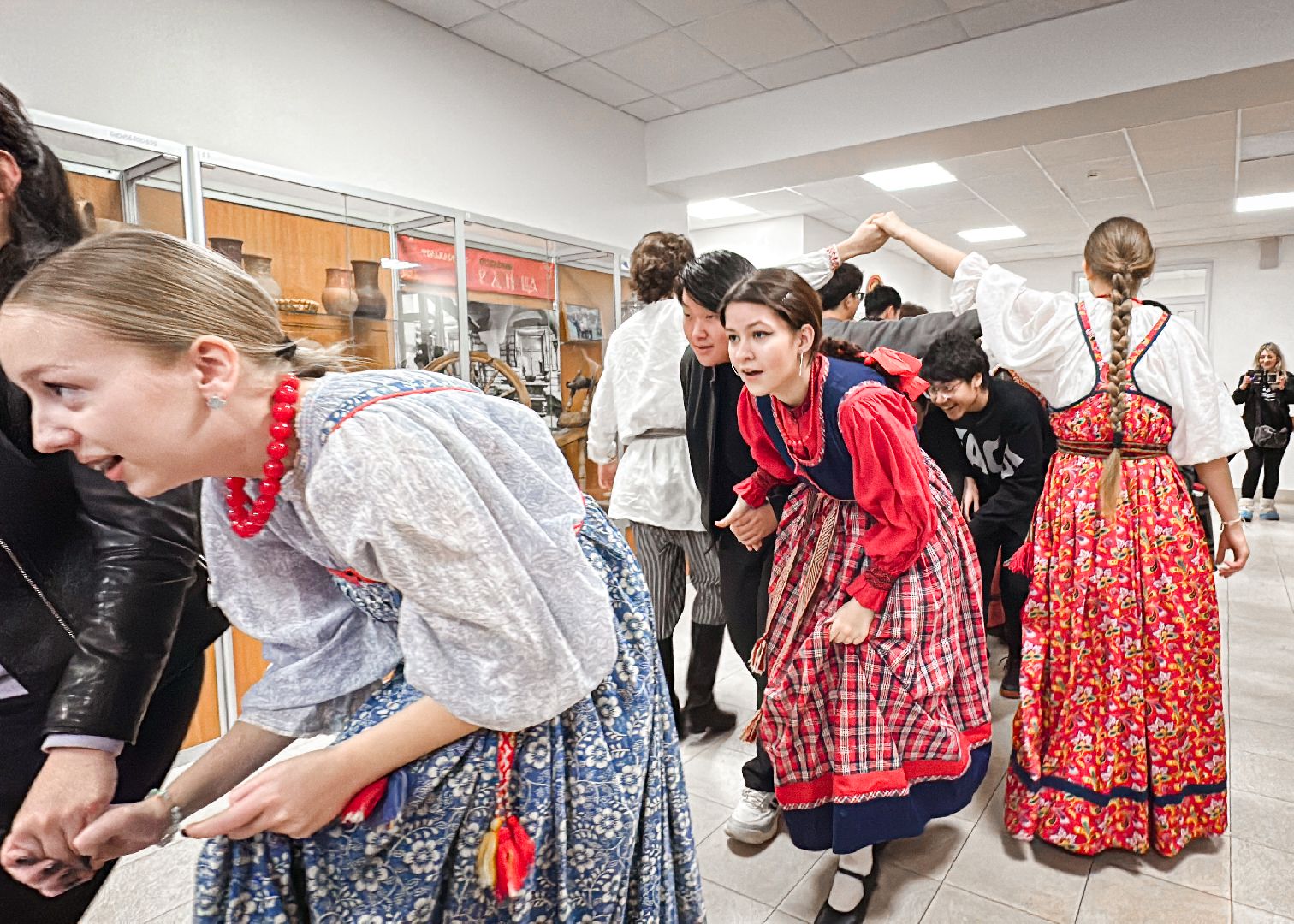 Клин, общество, культура, образование, Китай, музыканты, Подмосковье, вертикалки,