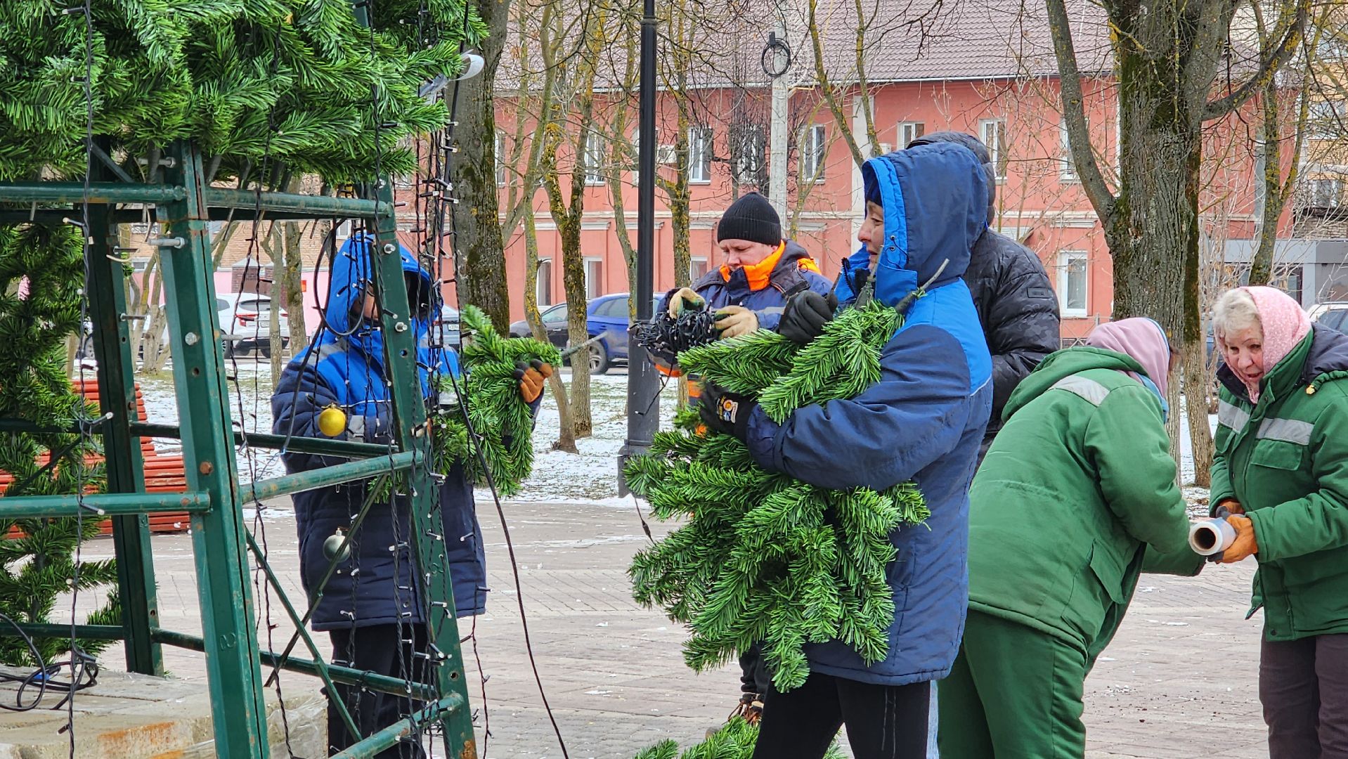 истра, благоустройство, демонтаж елок, вертикалки,