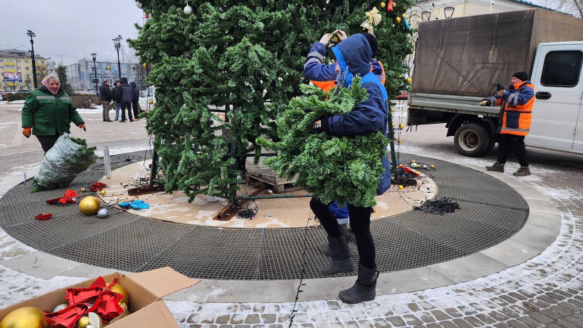 истра, благоустройство, демонтаж елок, вертикалки,