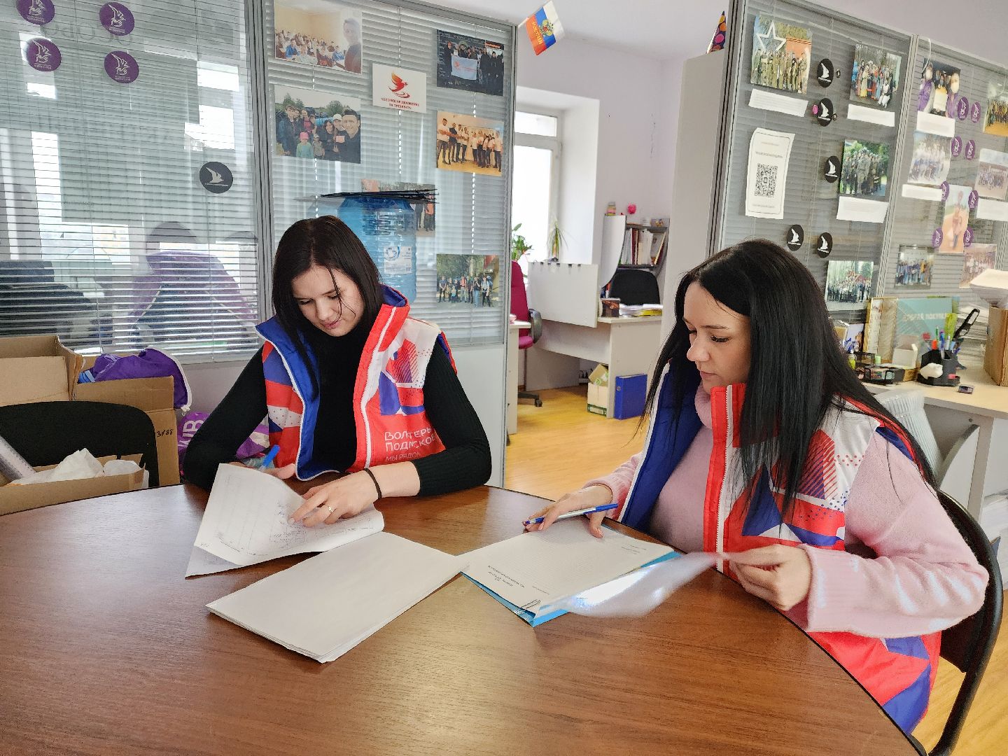 Чехов, улица Чехова 45, дворец культуры Дружба, волонтеры подмосковья, Молодежный центр, гуманитарная помощь, пункт приема, благотворительность, акция Доброе дело, 23 февраля, День защитника Отечества,