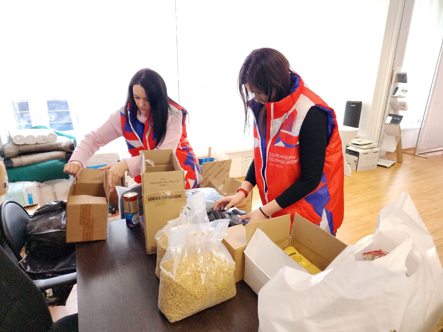 Чехов, улица Чехова 45, дворец культуры Дружба, волонтеры подмосковья, Молодежный центр, гуманитарная помощь, пункт приема, благотворительность, акция Доброе дело, 23 февраля, День защитника Отечества,