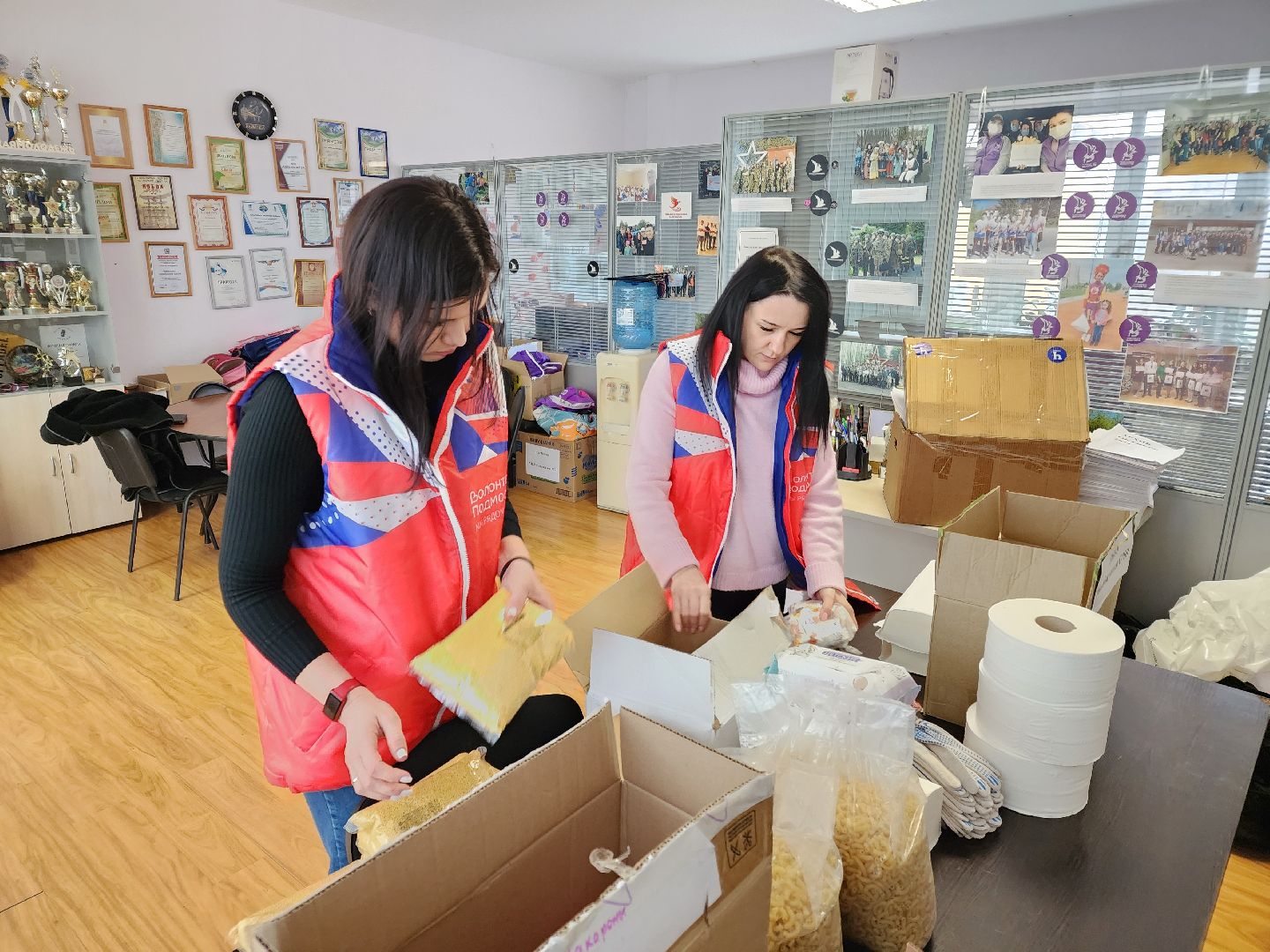 Чехов, улица Чехова 45, дворец культуры Дружба, волонтеры подмосковья, Молодежный центр, гуманитарная помощь, пункт приема, благотворительность, акция Доброе дело, 23 февраля, День защитника Отечества,