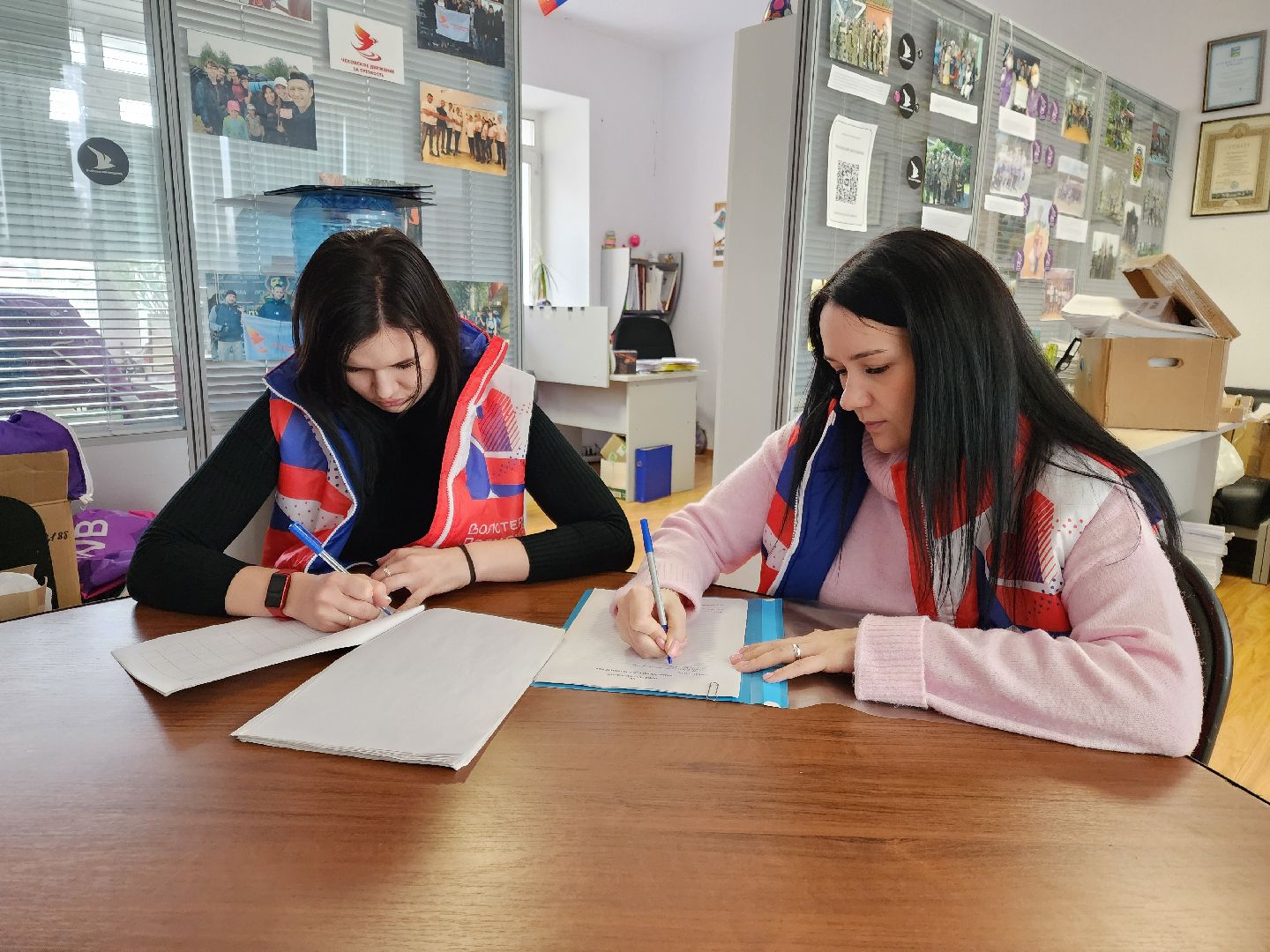 Чехов, улица Чехова 45, дворец культуры Дружба, волонтеры подмосковья, Молодежный центр, гуманитарная помощь, пункт приема, благотворительность, акция Доброе дело, 23 февраля, День защитника Отечества,