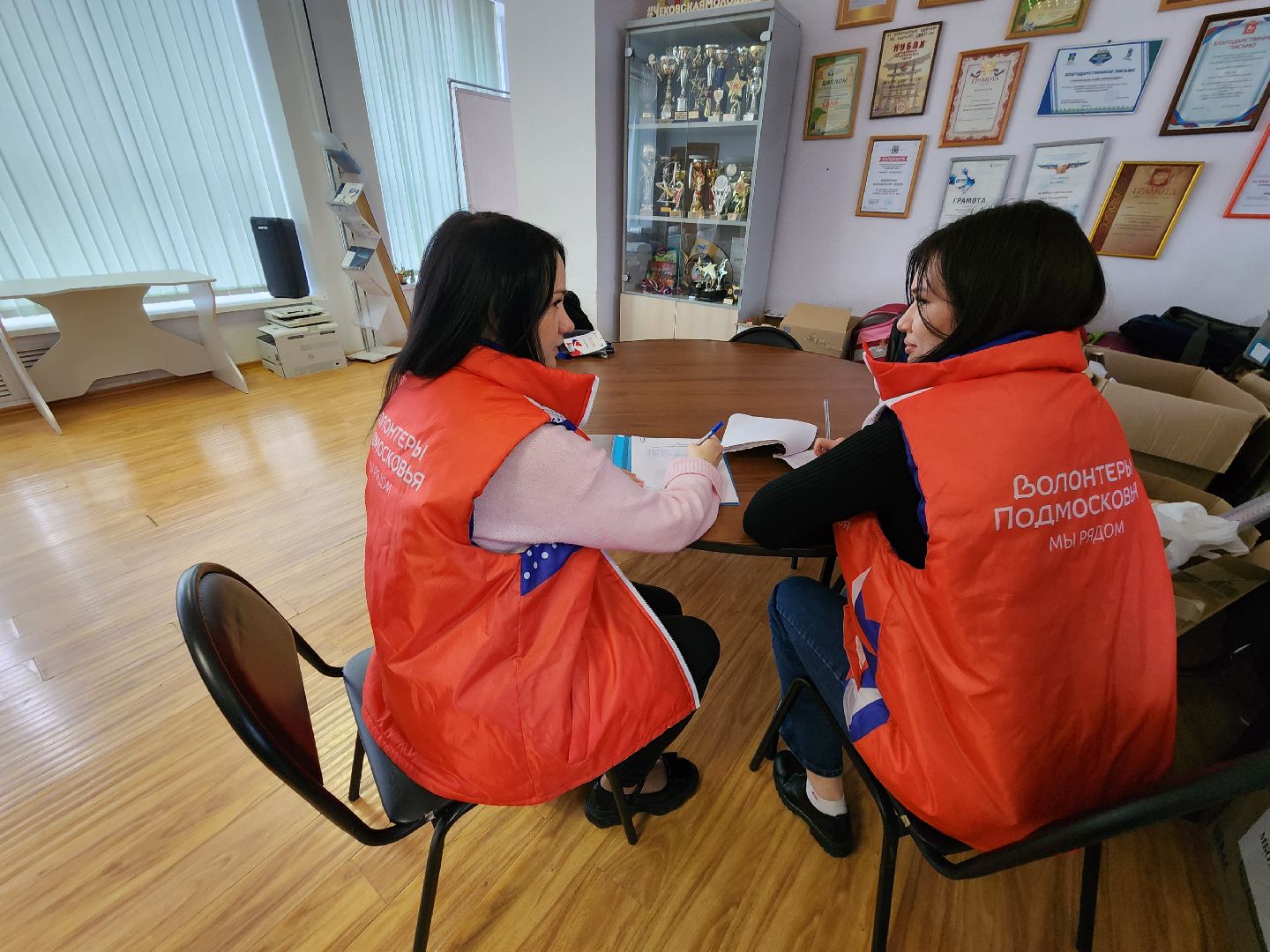 Чехов, улица Чехова 45, дворец культуры Дружба, волонтеры подмосковья, Молодежный центр, гуманитарная помощь, пункт приема, благотворительность, акция Доброе дело, 23 февраля, День защитника Отечества,