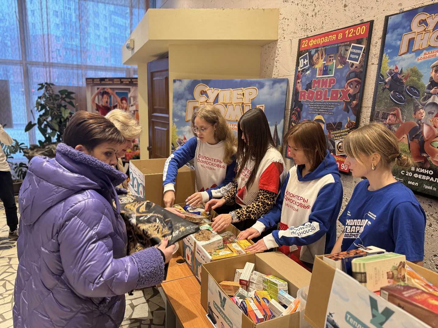 гуманирная помощь, Волонтеры, СВО, кинотеатр искра, маскировочные сети, вертикалки,