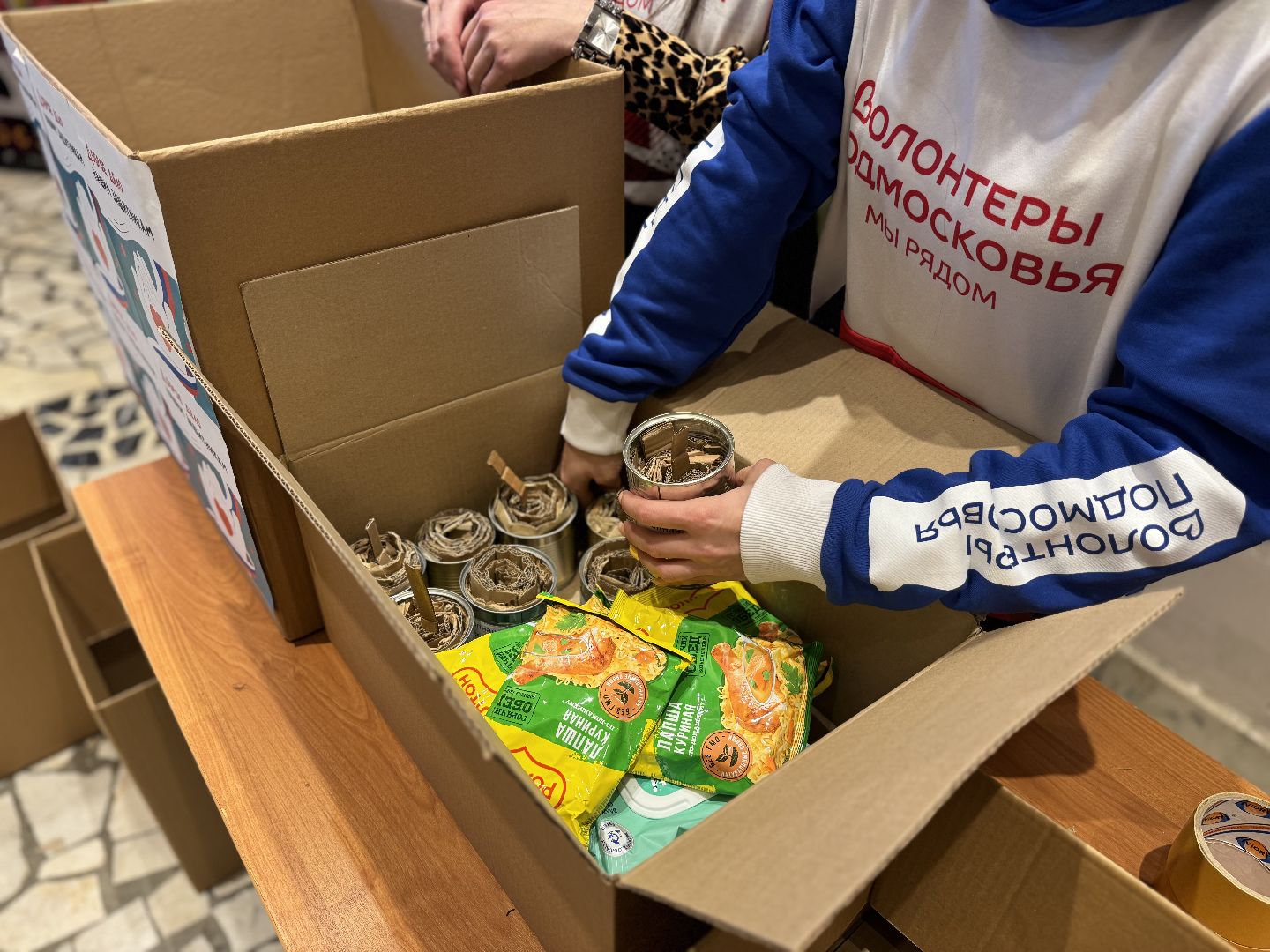 гуманирная помощь, Волонтеры, СВО, кинотеатр искра, маскировочные сети, вертикалки,