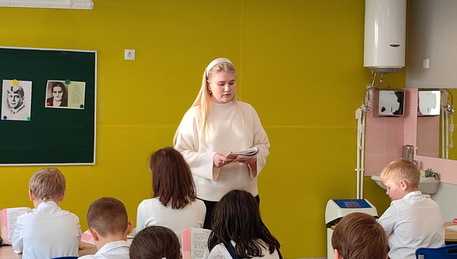 учитель начальных классов, школа, педагог, доплата, молодой специалист,