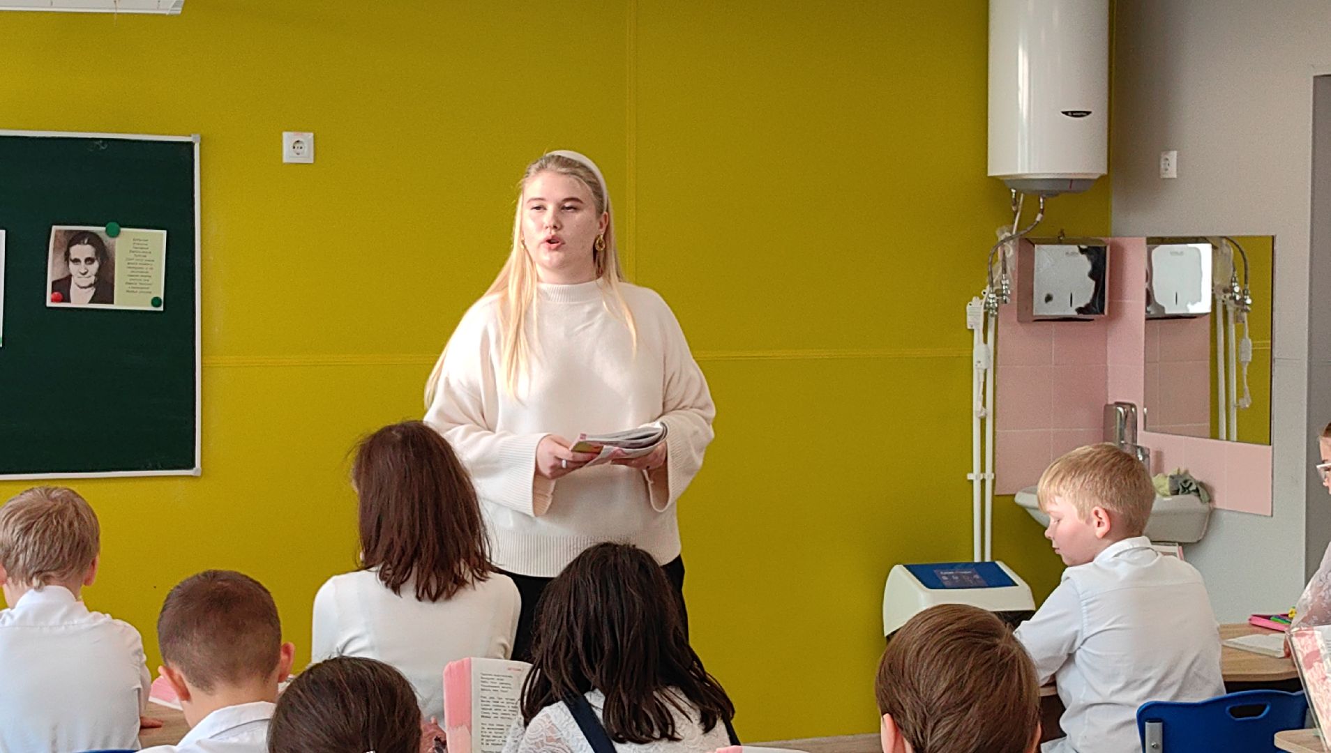 учитель начальных классов, школа, педагог, доплата, молодой специалист,