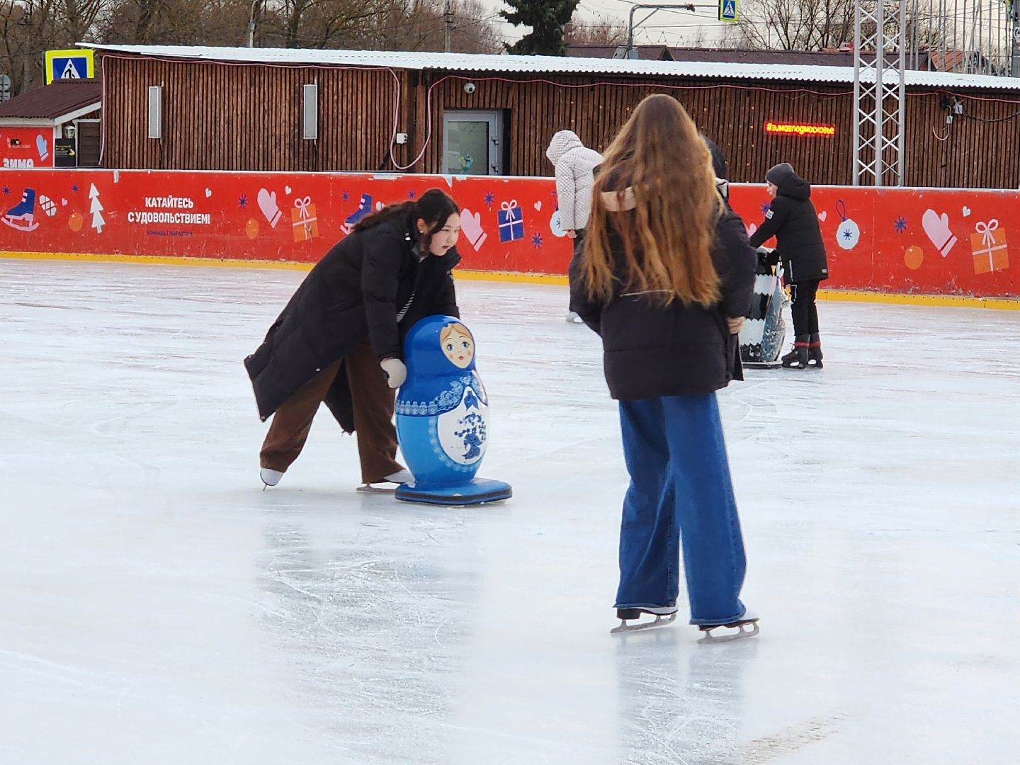 Чехов, Советская площадь 3, открытый ледовый каток, бесплатный каток, катание на коньках, сеансы, график работы, прокат коньков, проект зима в подмосковье, губернатор московской области,