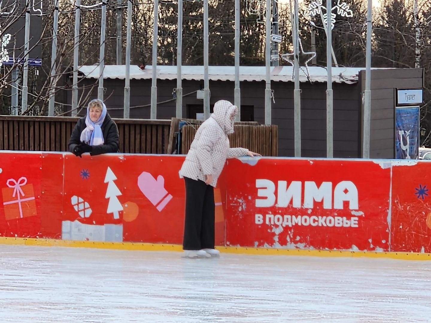 Чехов, Советская площадь 3, открытый ледовый каток, бесплатный каток, катание на коньках, сеансы, график работы, прокат коньков, проект зима в подмосковье, губернатор московской области,