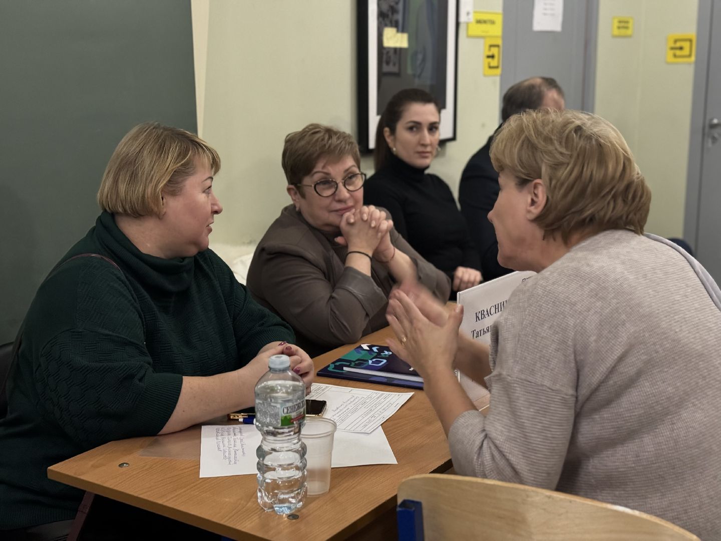 Выездная администрация, Поселок Петровское, ленинский го, Жители,