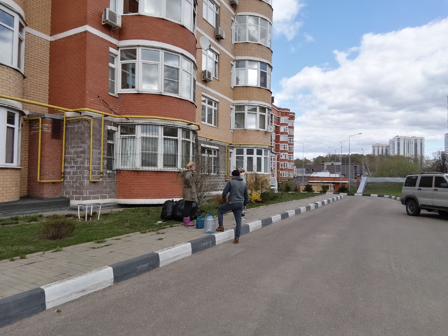 Балашиха, субботник, благоустройство, Заречная 43,44, ТСН Любимый дом, придомовая территория, уборка, содержание и эксплуатация жилых зданий