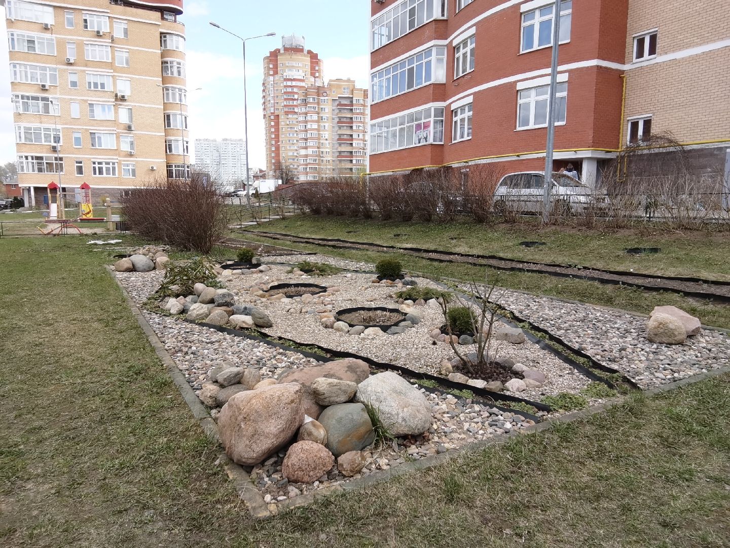 Балашиха, субботник, благоустройство, Заречная 43,44, ТСН Любимый дом, придомовая территория, уборка, содержание и эксплуатация жилых зданий