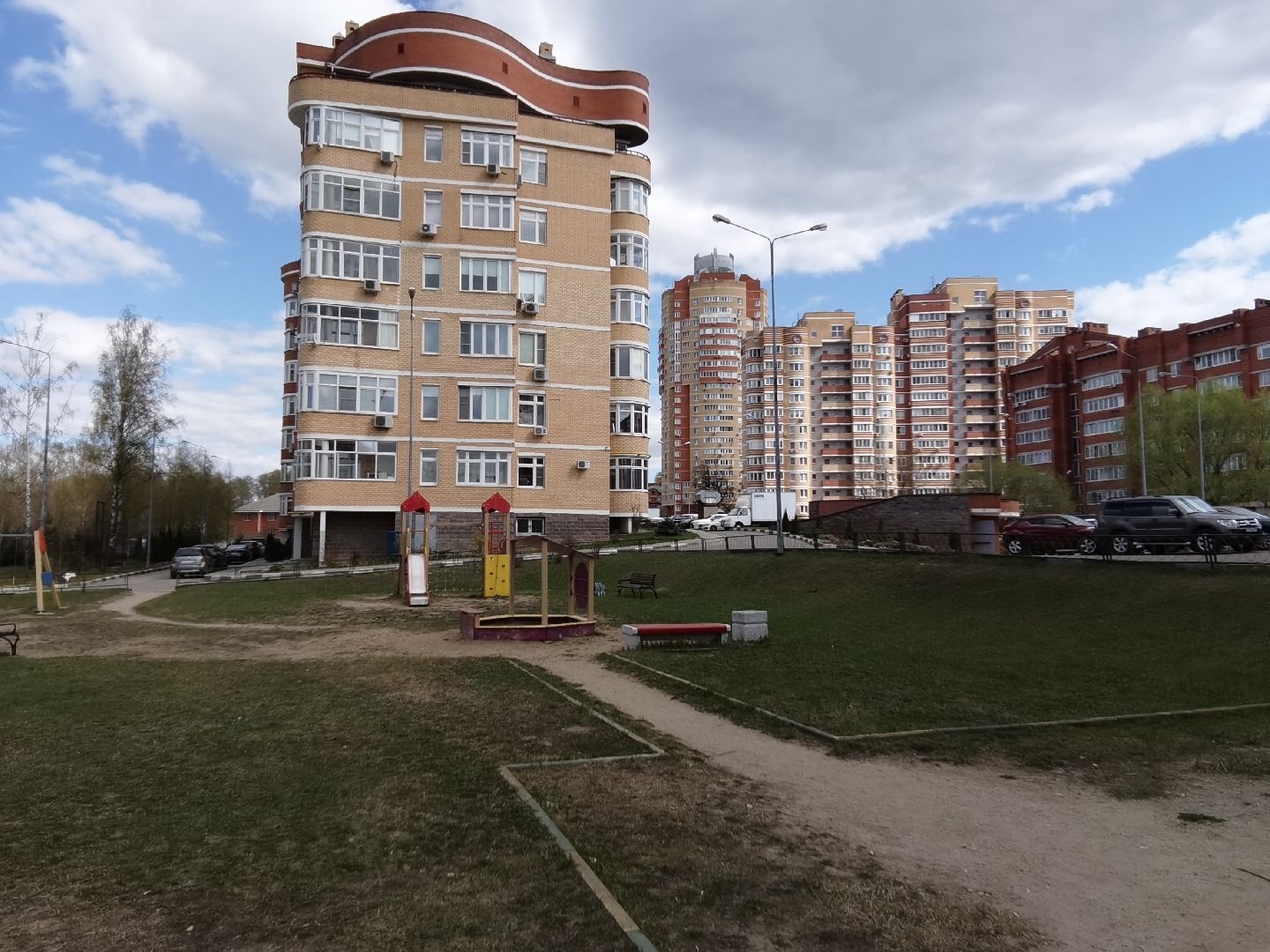 Балашиха, субботник, благоустройство, Заречная 43,44, ТСН Любимый дом, придомовая территория, уборка, содержание и эксплуатация жилых зданий