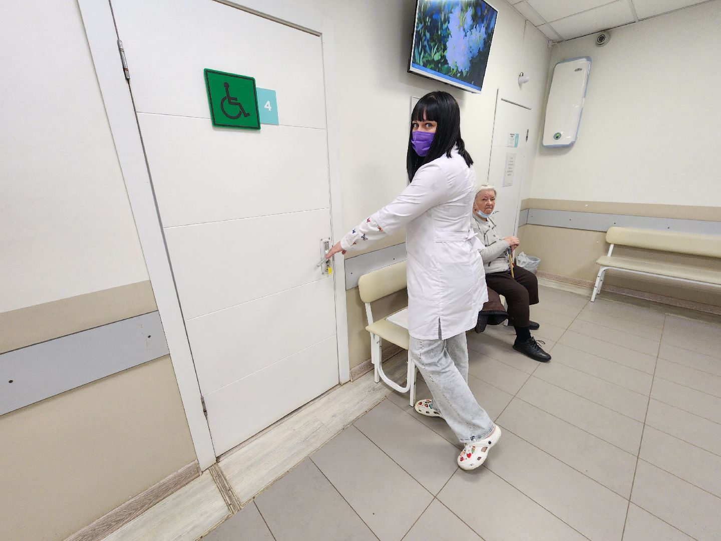 Чехов, Чеховская больница, взрослая поликлиника, улица Пионерская 2, кабинет для маломобильных граждан, пациенты с ограниченными возможностями здоровья, врачи узких специализаций, анализы,