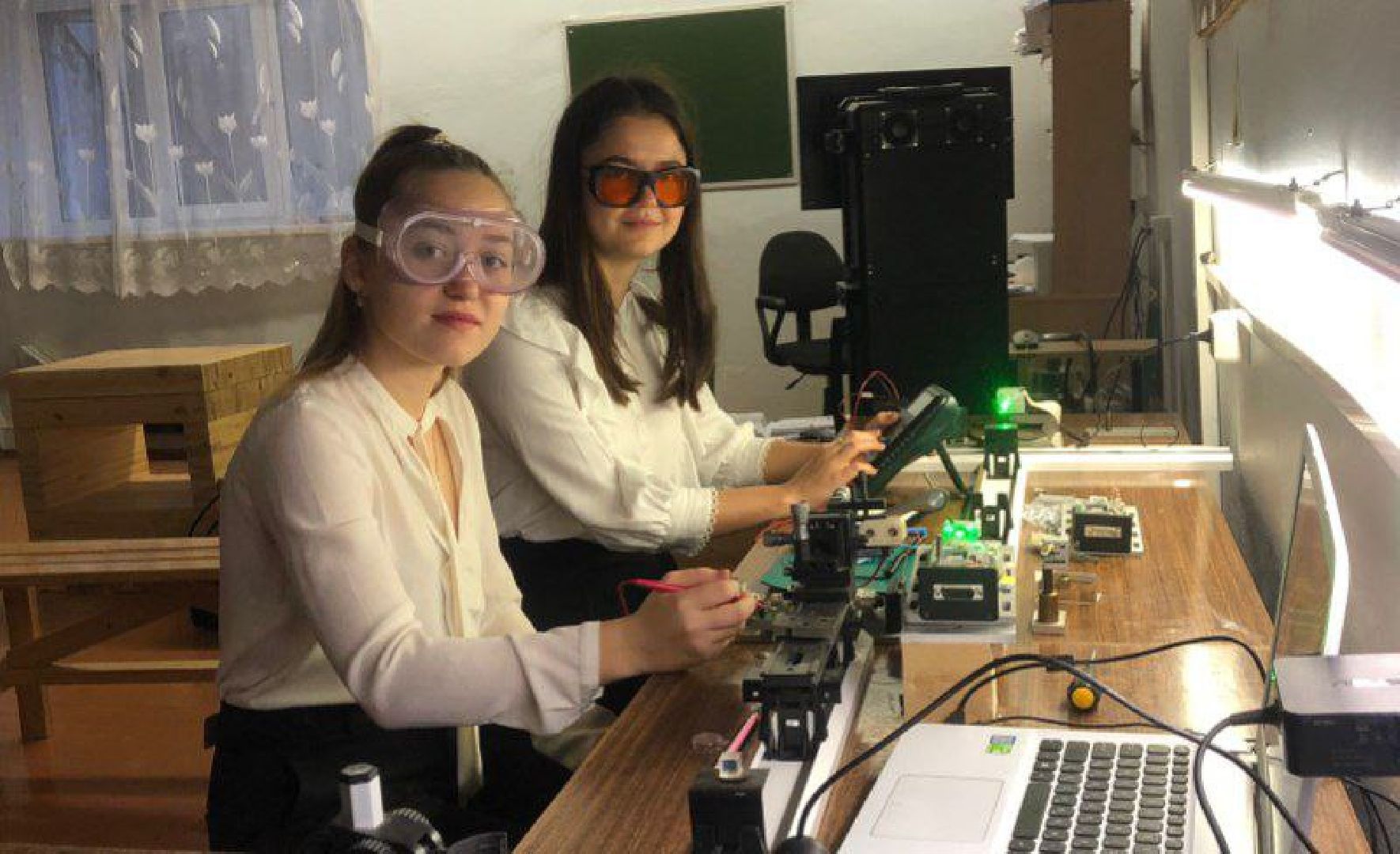 вертикалки, Дети, Школа имени Тимофеева, Лазерная лаборатория в школе Бронниц,