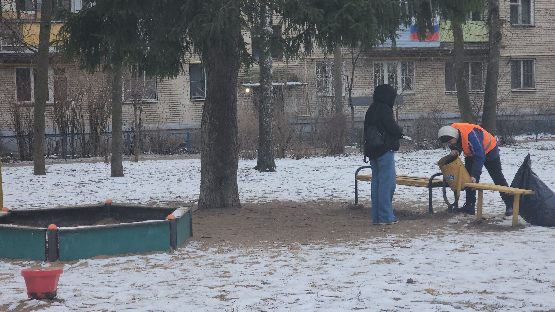 вертикалки, пушкино, уборка двора, коммунальное предприятие, урны для мусора,