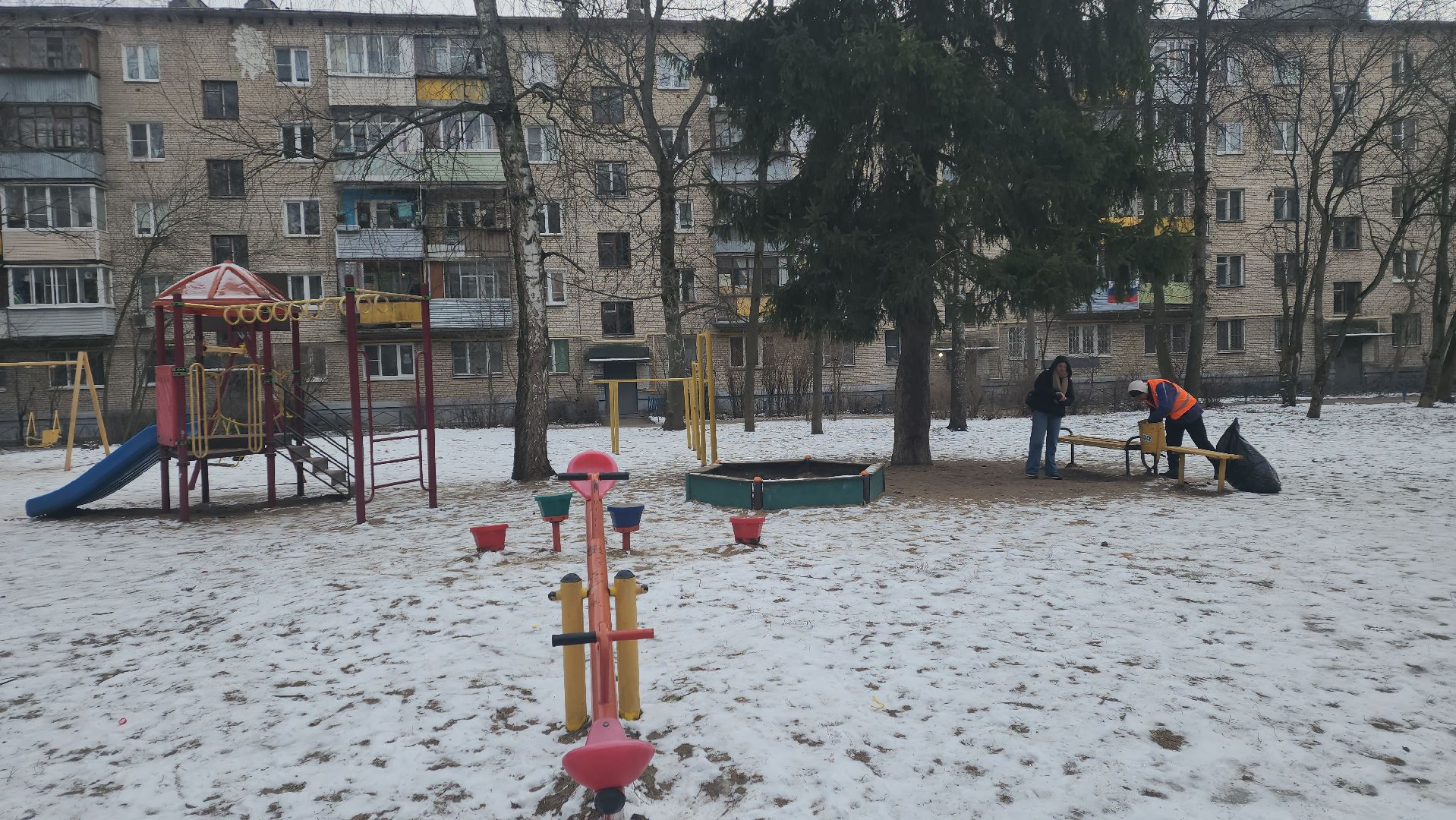 вертикалки, пушкино, уборка двора, коммунальное предприятие, урны для мусора,