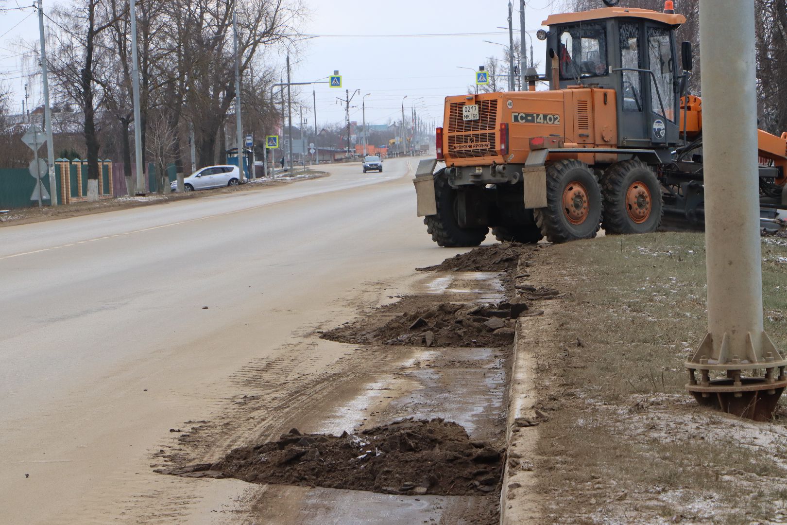 мосавтодор, серебряные пруды, улица ленина, дорожные работы, уборка прибордюрной территории,