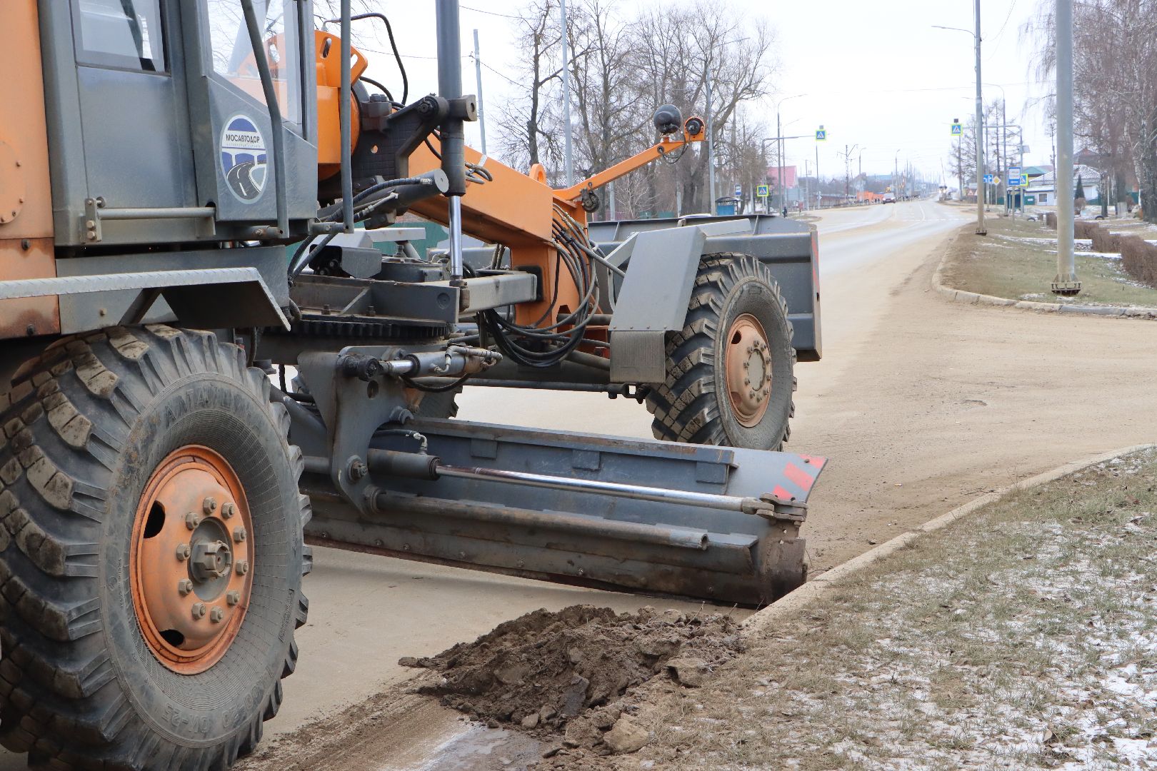 мосавтодор, серебряные пруды, улица ленина, дорожные работы, уборка прибордюрной территории,