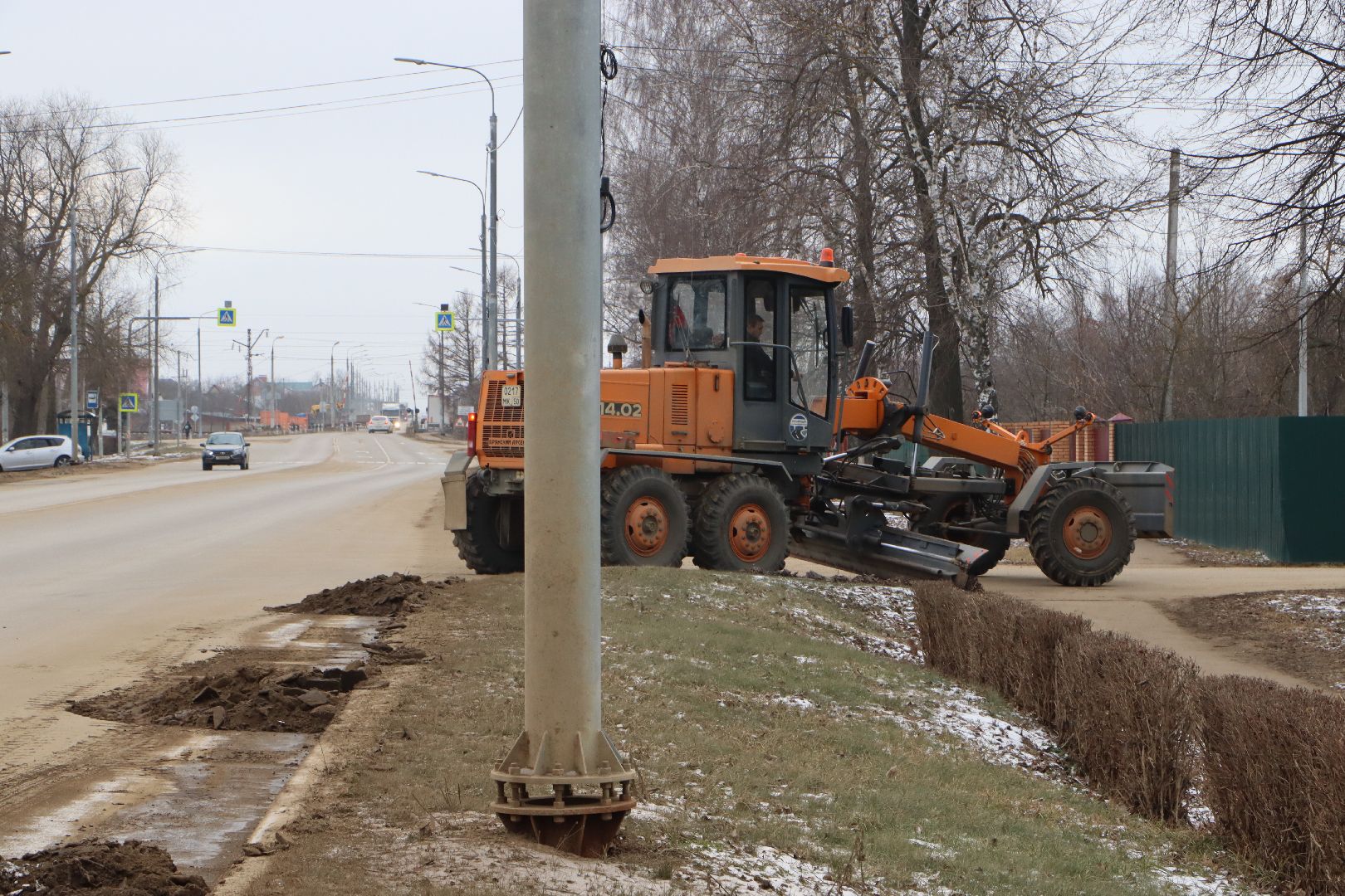 мосавтодор, серебряные пруды, улица ленина, дорожные работы, уборка прибордюрной территории,