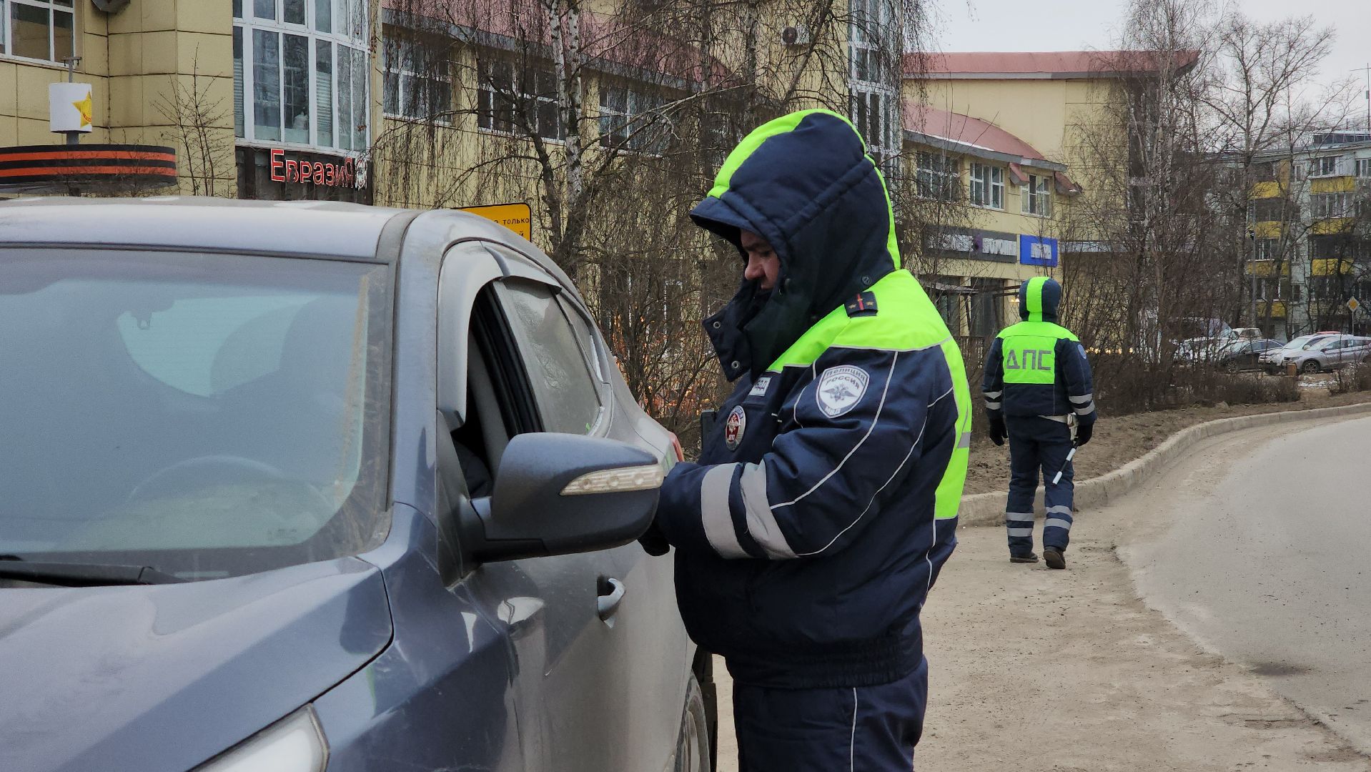 госавтоинспекция, Лобня, Ребнок в машине, вертикалки,