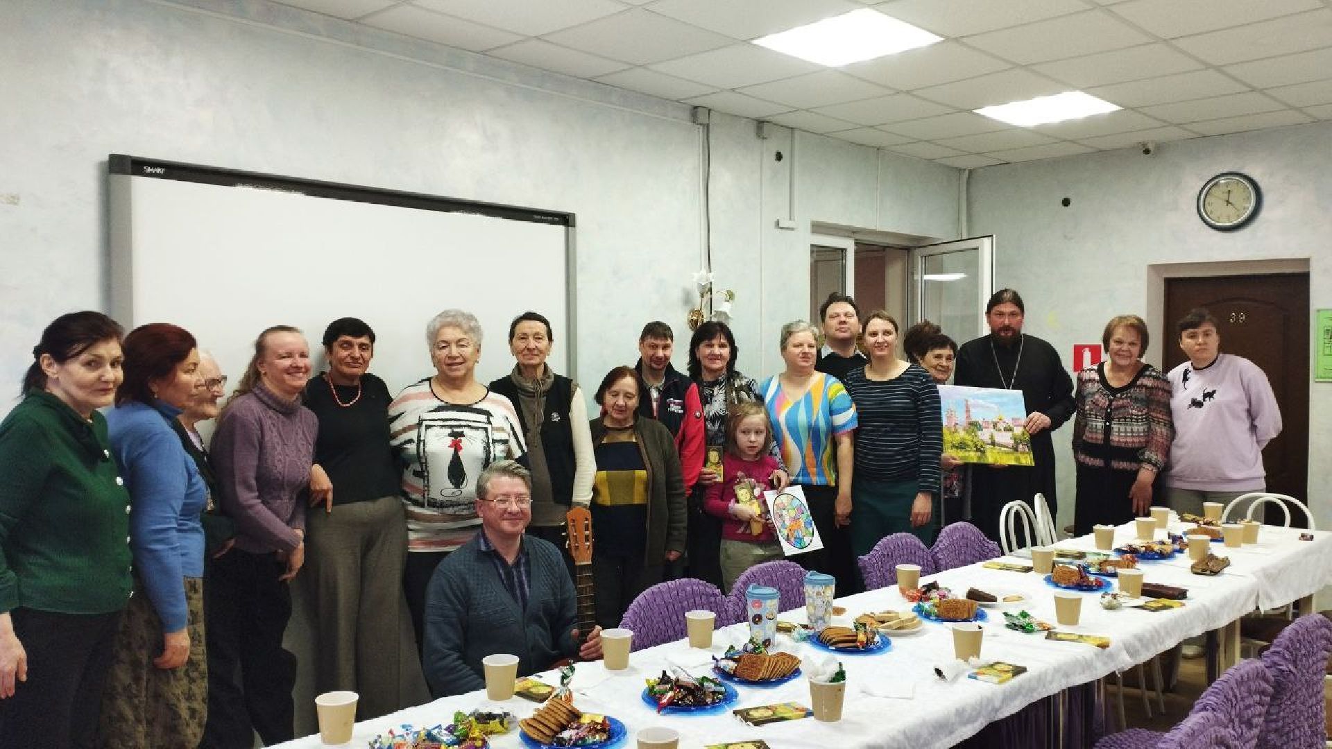 вертикалка, ивантеевка, священник, встреча, беседа,песни под гитару,центр социального обслуживания, родители детей инвалидов,