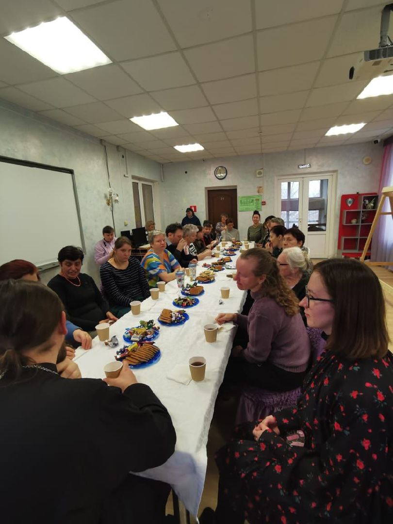 вертикалка, ивантеевка, священник, встреча, беседа,песни под гитару,центр социального обслуживания, родители детей инвалидов,