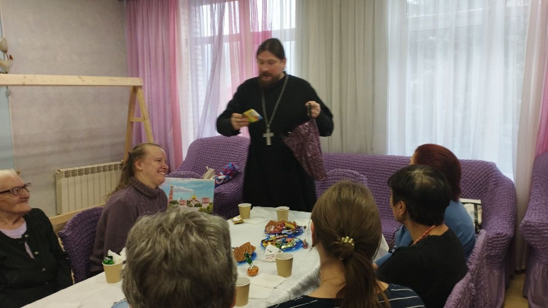 вертикалка, ивантеевка, священник, встреча, беседа,песни под гитару,центр социального обслуживания, родители детей инвалидов,