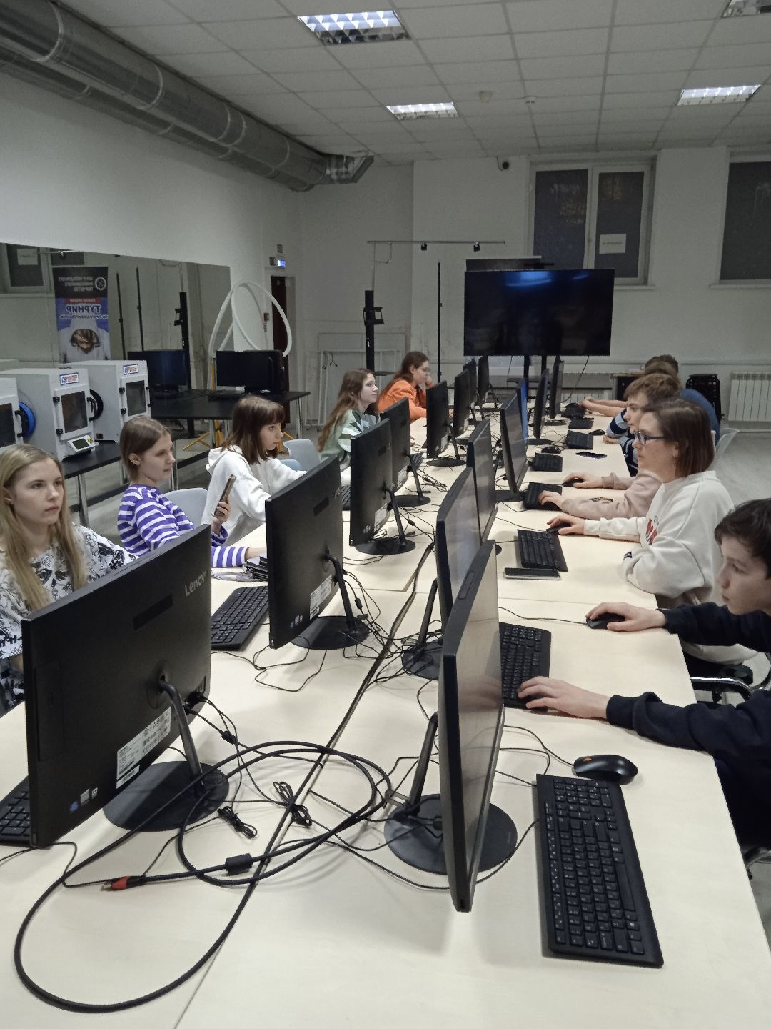 Жуковский, общество