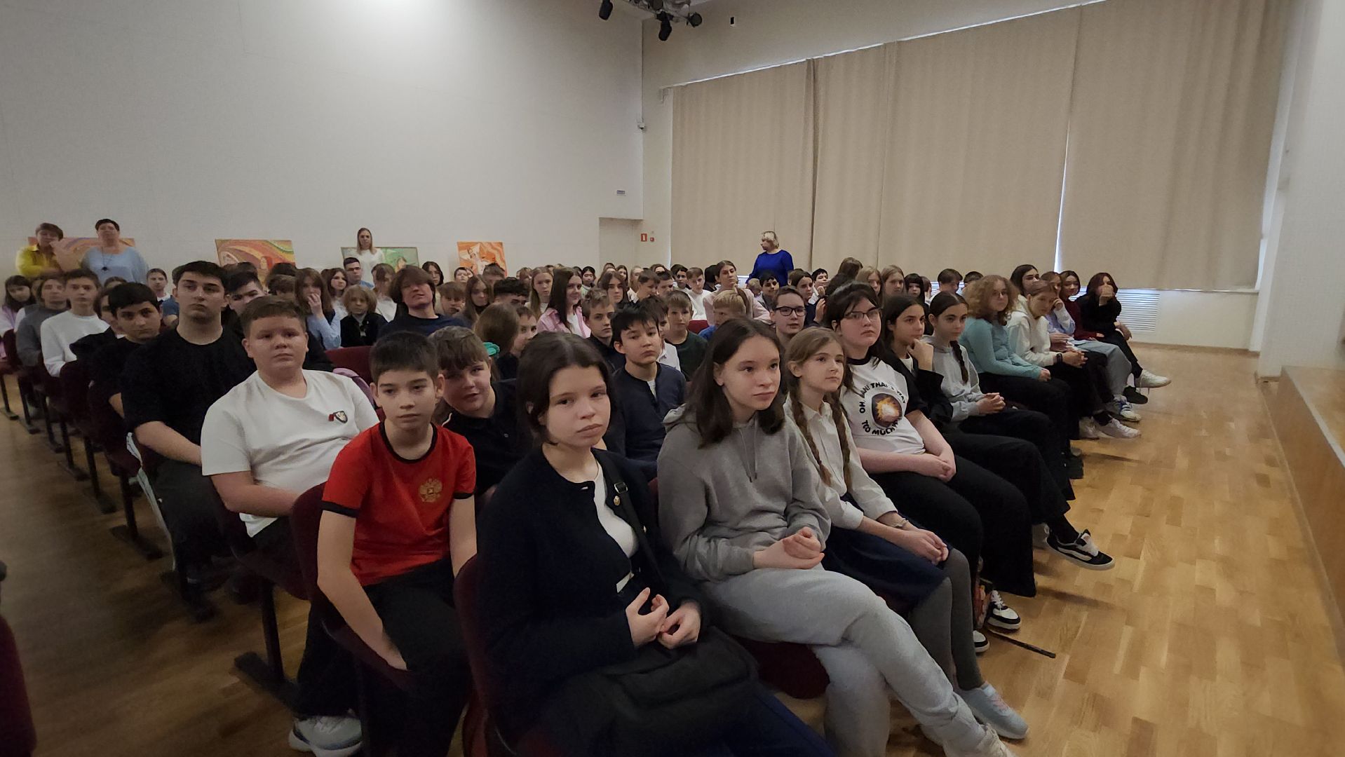 Художница, Истра, Школа,Картины,