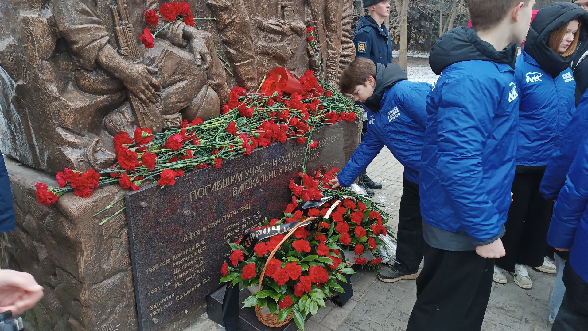 боевое братство, юнармейцы, молодая гвардия, возложение цветов, минута молчания,