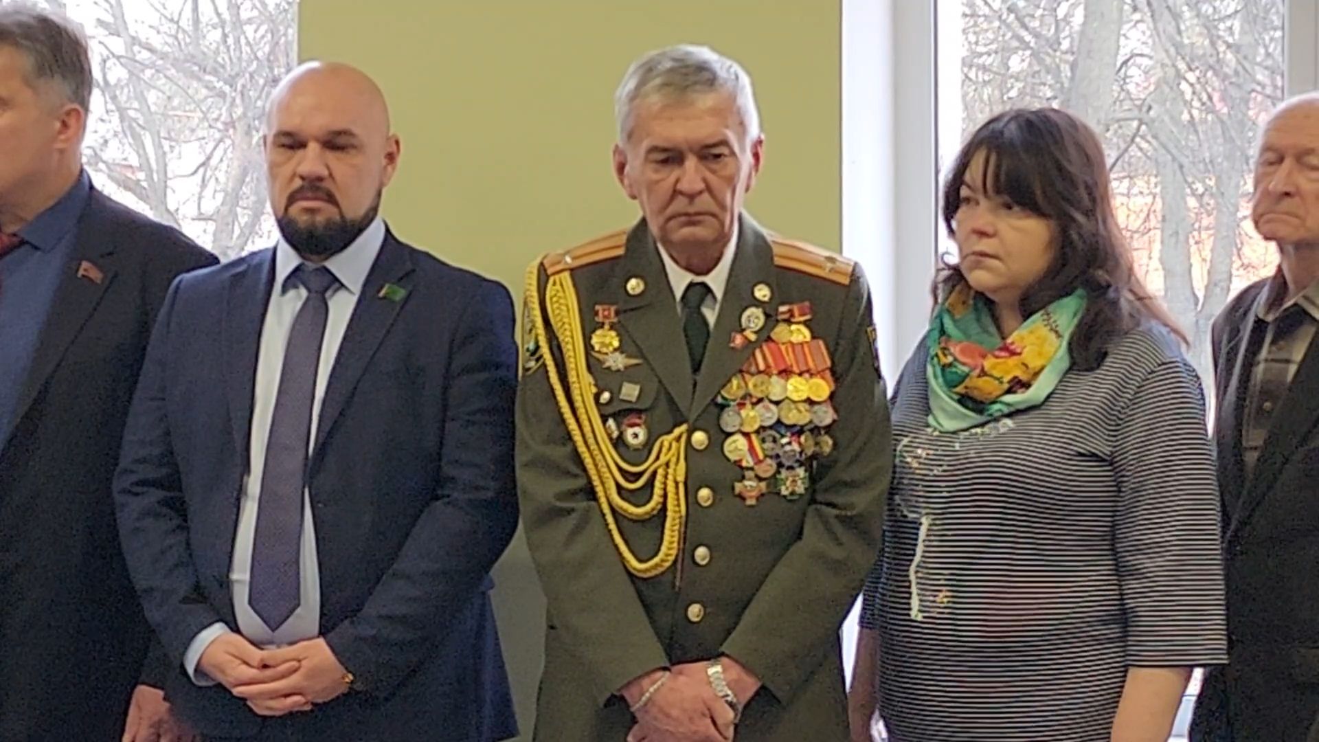 вертикалки, Парта героя сво, Дети, Открытие парты героя в Бронницах,