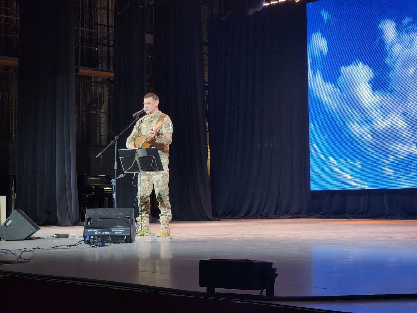 Концерт, Военные песни, Доброволец, вертикалки