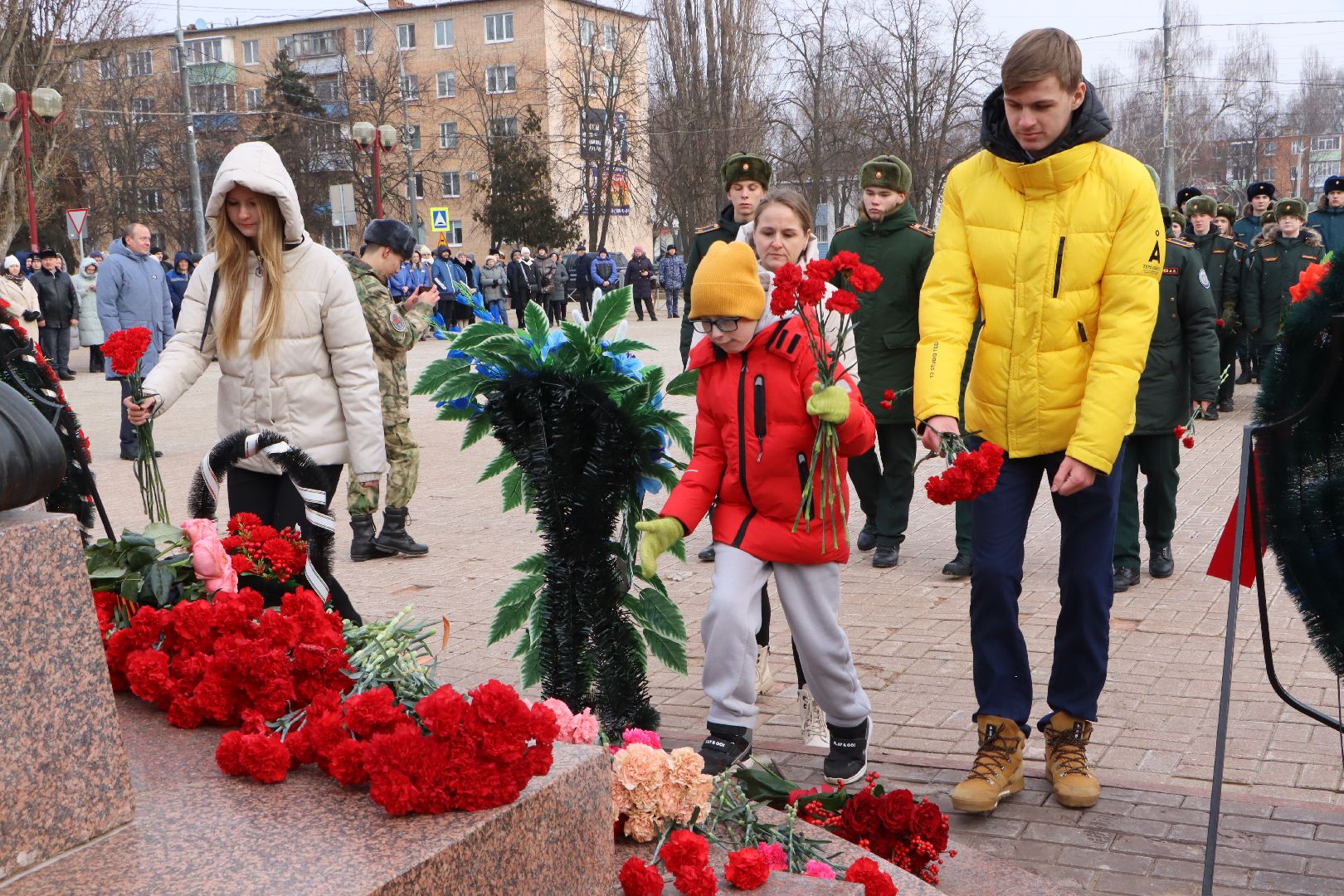 125 лет Чуйкову, Серебряные Пруды, возложение, сталинградская битва, маршал чуйков, внук маршала чуйкова, внук маршала баграмяна, площадь чуйкова,