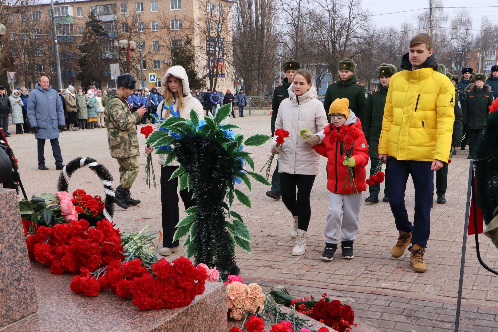 125 лет Чуйкову, Серебряные Пруды, возложение, сталинградская битва, маршал чуйков, внук маршала чуйкова, внук маршала баграмяна, площадь чуйкова,