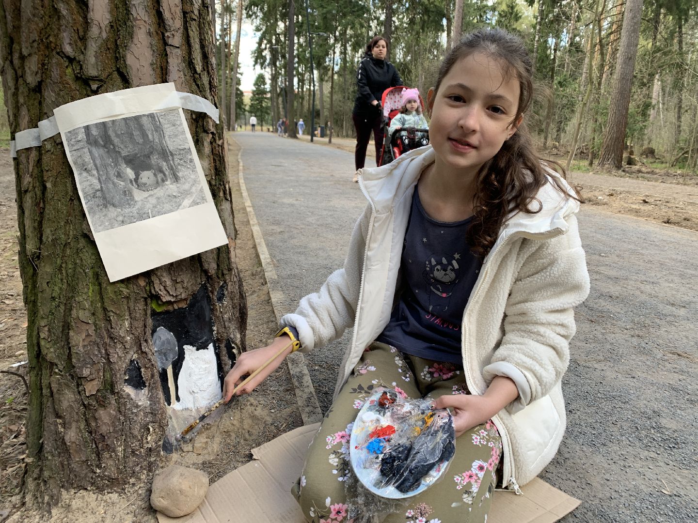 Балашиха, Подмосковье, субботники, Ольгинской лесопарк художники, рисунки на деревьях