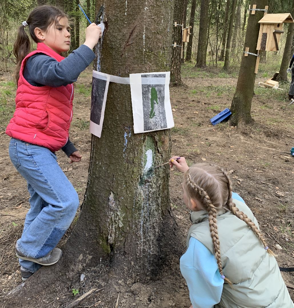 Балашиха, Подмосковье, субботники, Ольгинской лесопарк художники, рисунки на деревьях